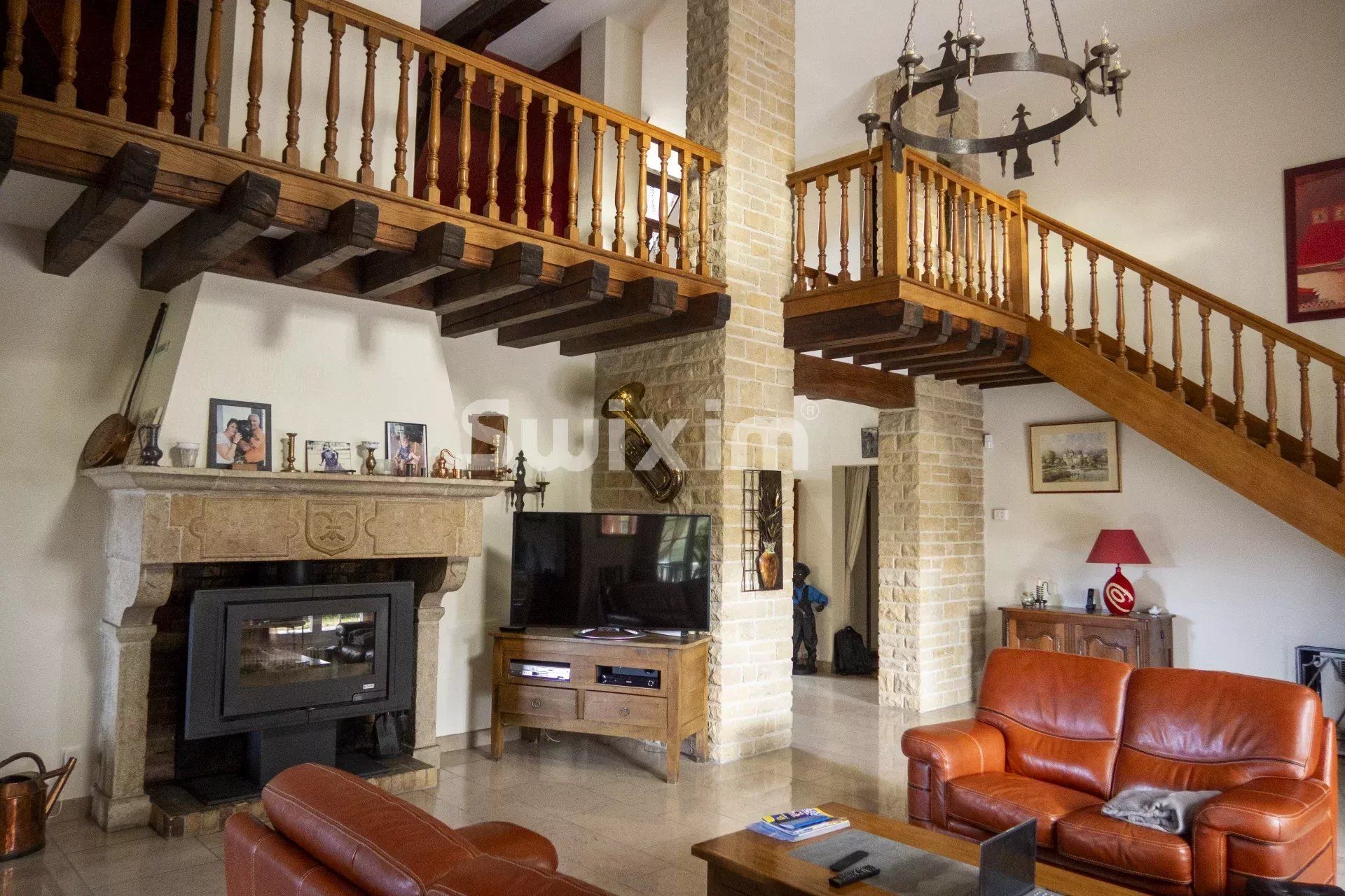 villa 8 Rooms for sale on Beaune (21200)