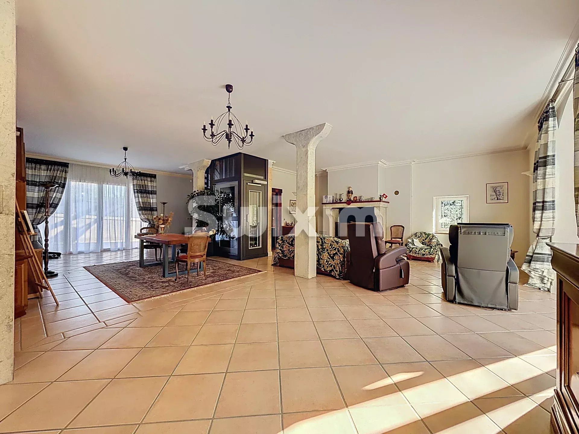 house 12 Rooms for sale on Saint-Jean-de-Gonville (01630)