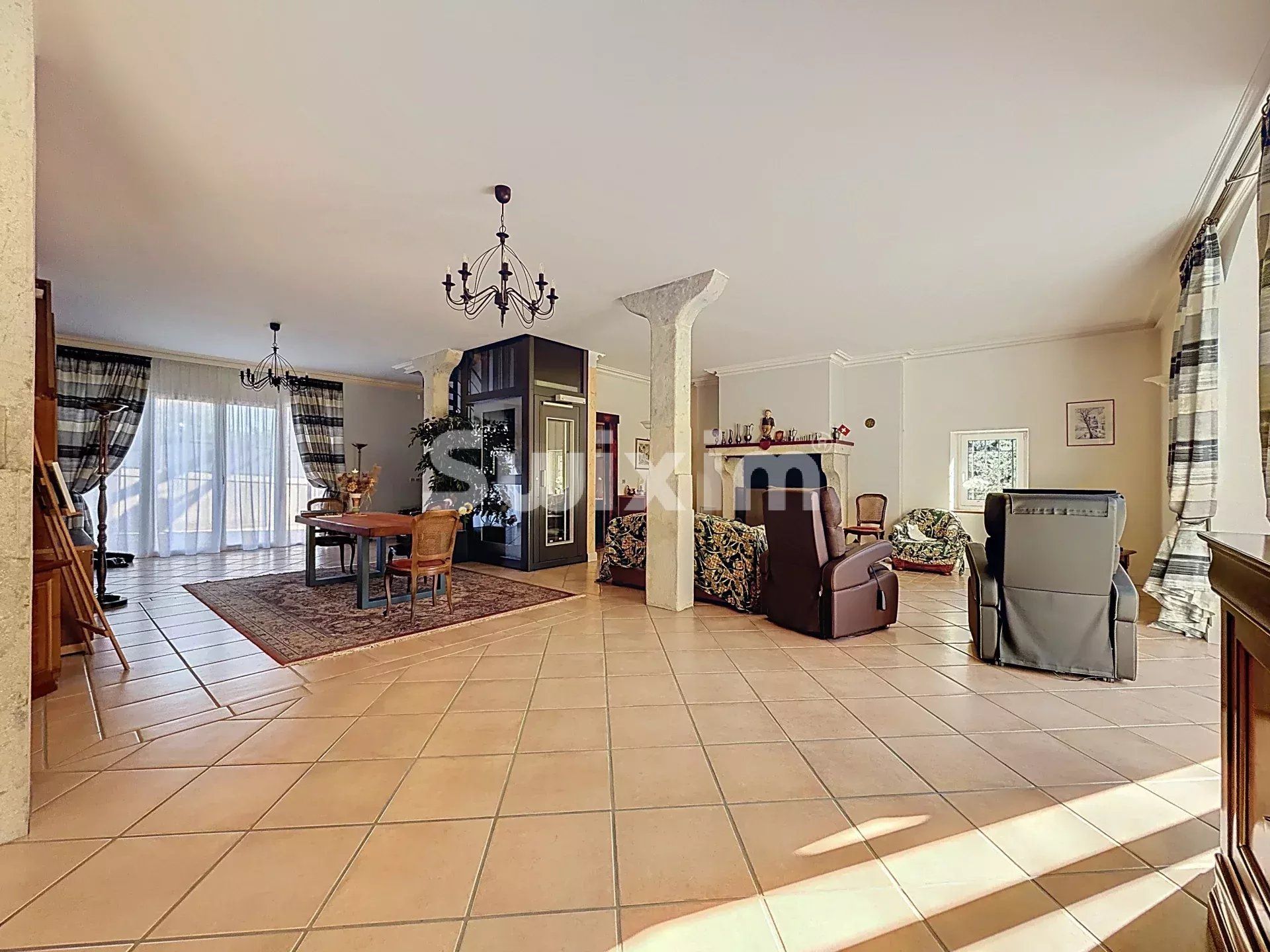 house 12 Rooms for sale on Saint-Jean-de-Gonville (01630)