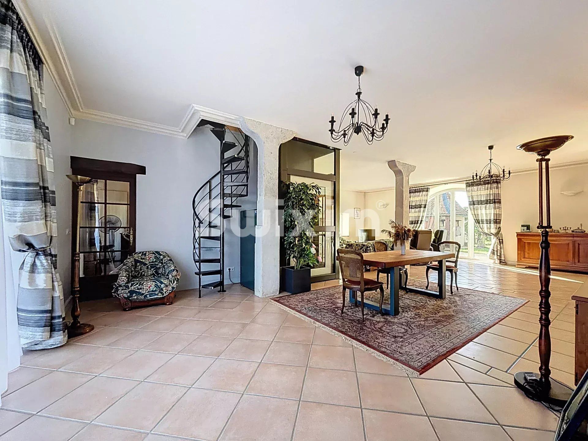 house 12 Rooms for sale on Saint-Jean-de-Gonville (01630)