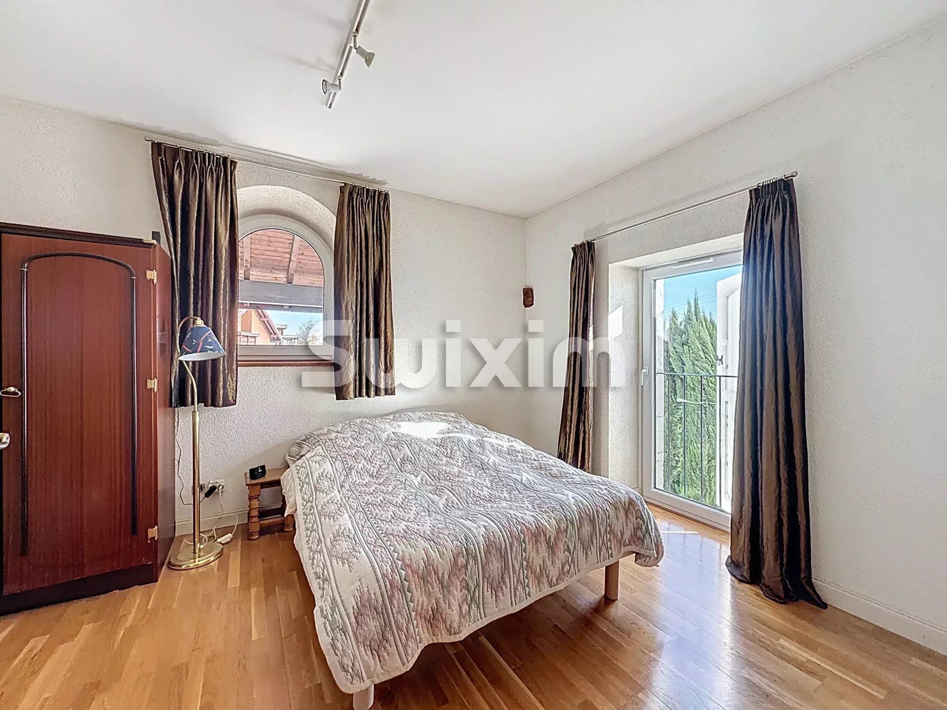 house 12 Rooms for sale on Saint-Jean-de-Gonville (01630)