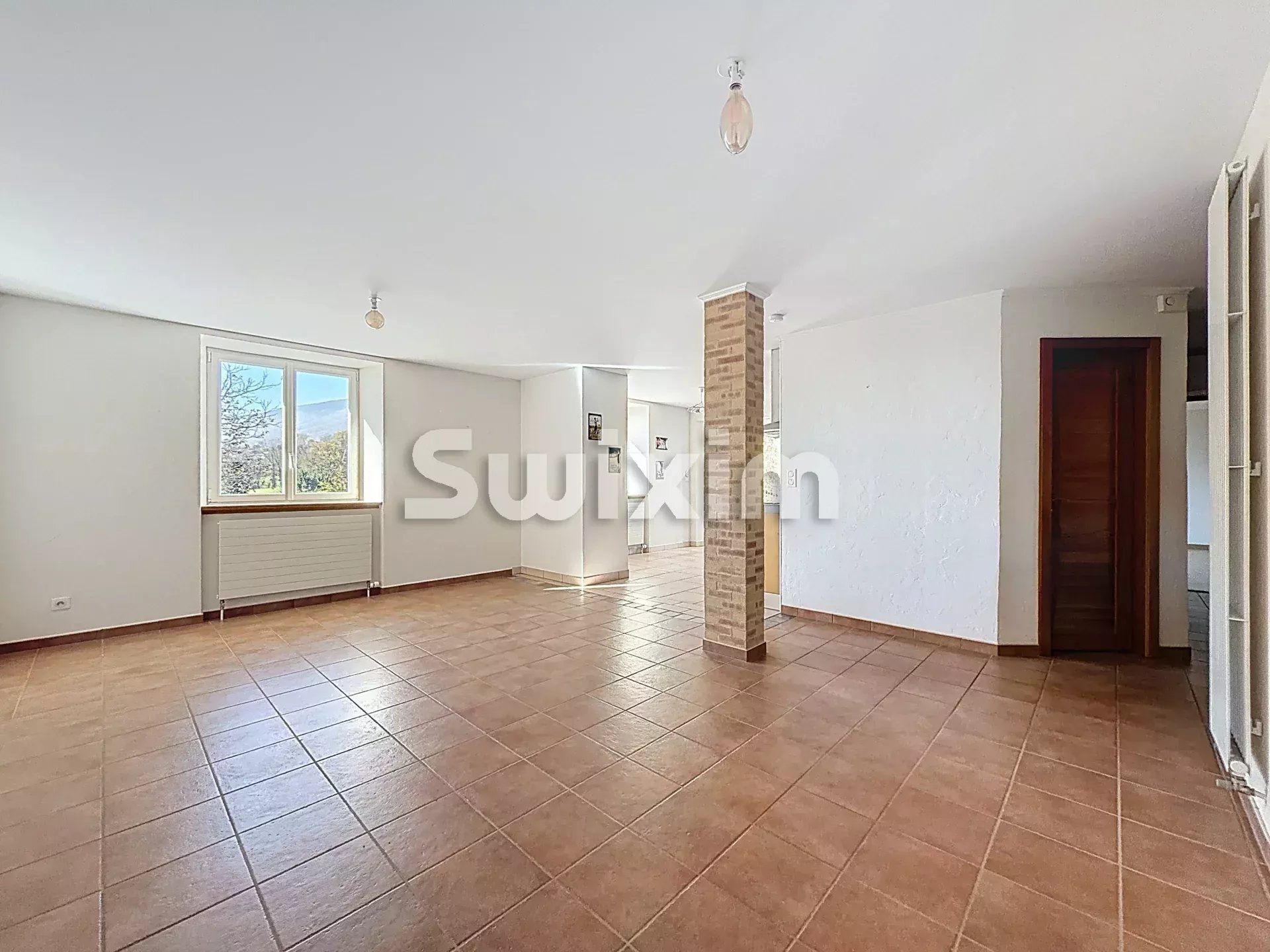 house 12 Rooms for sale on Saint-Jean-de-Gonville (01630)