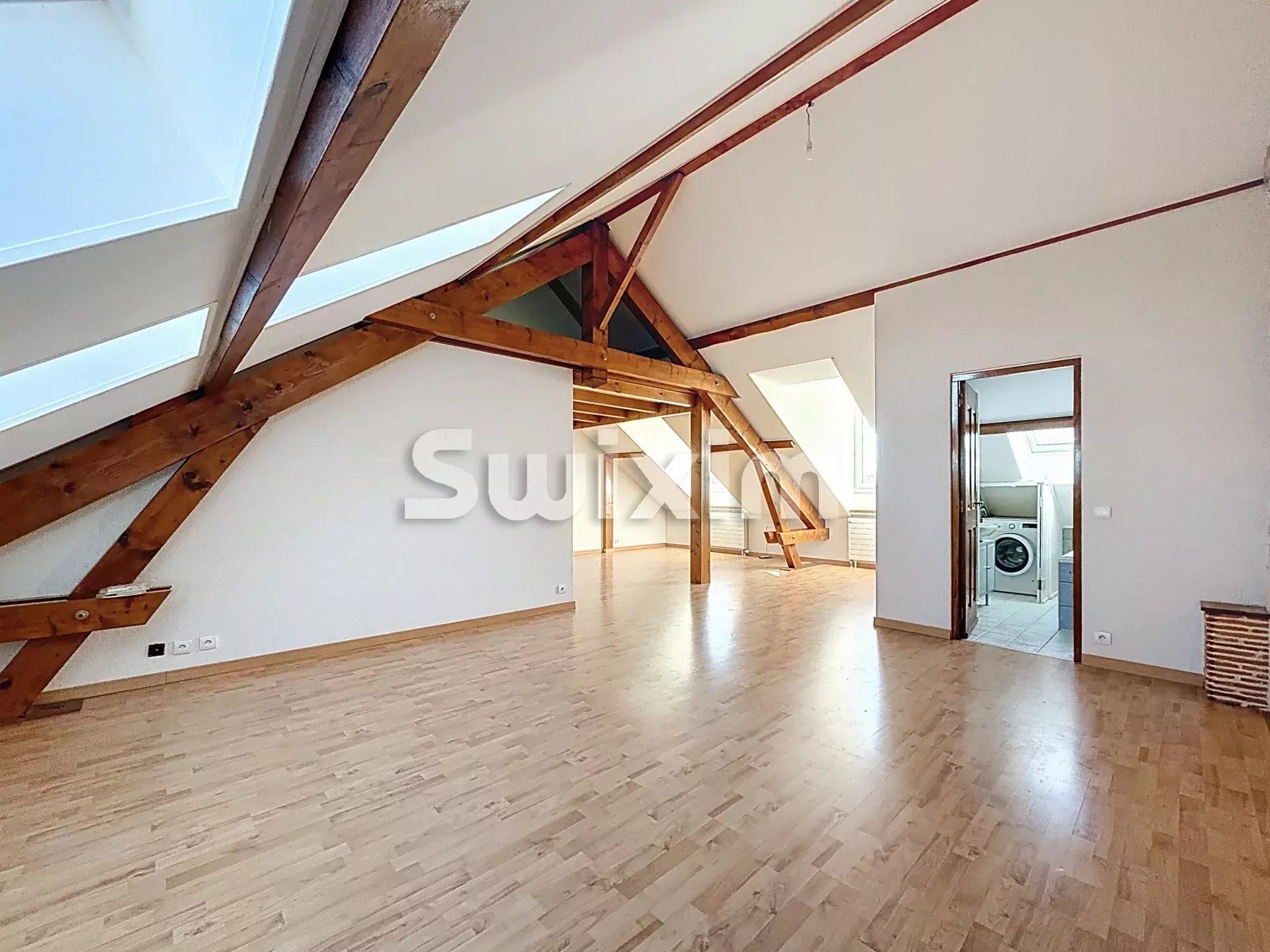 house 12 Rooms for sale on Saint-Jean-de-Gonville (01630)