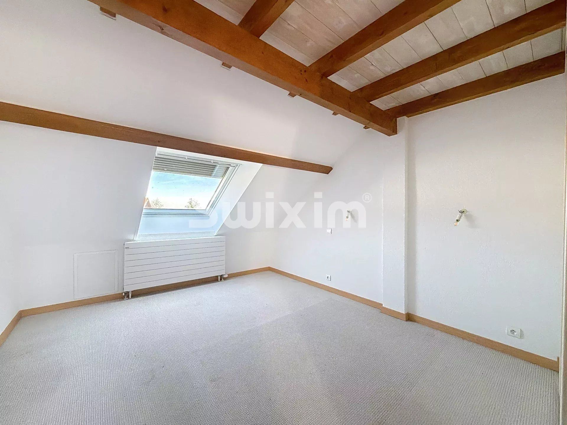 house 12 Rooms for sale on Saint-Jean-de-Gonville (01630)