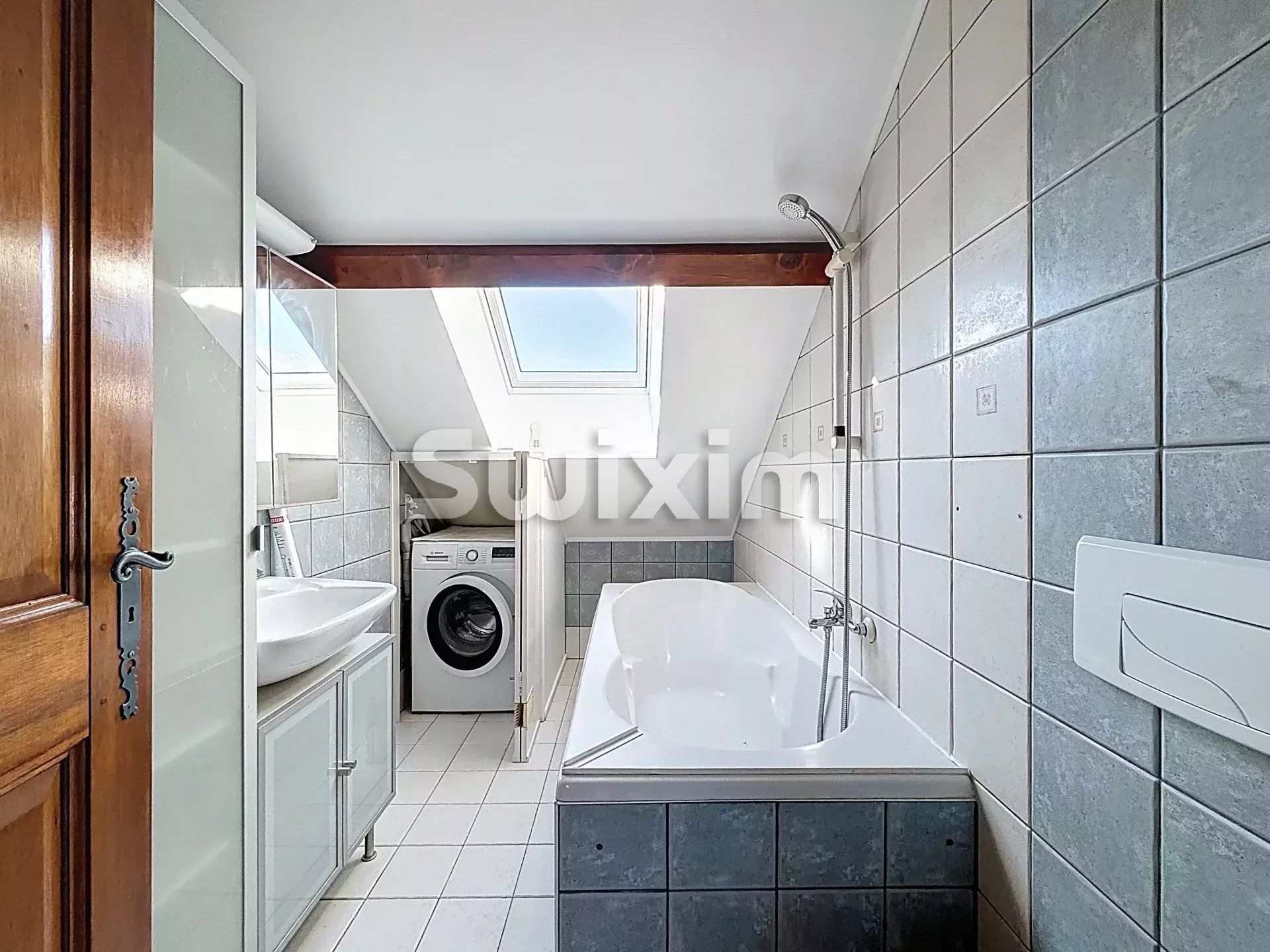 house 12 Rooms for sale on Saint-Jean-de-Gonville (01630)