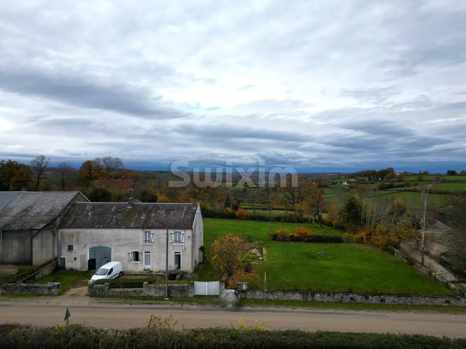 house 3 Rooms for sale on Quarré-les-Tombes (89630)