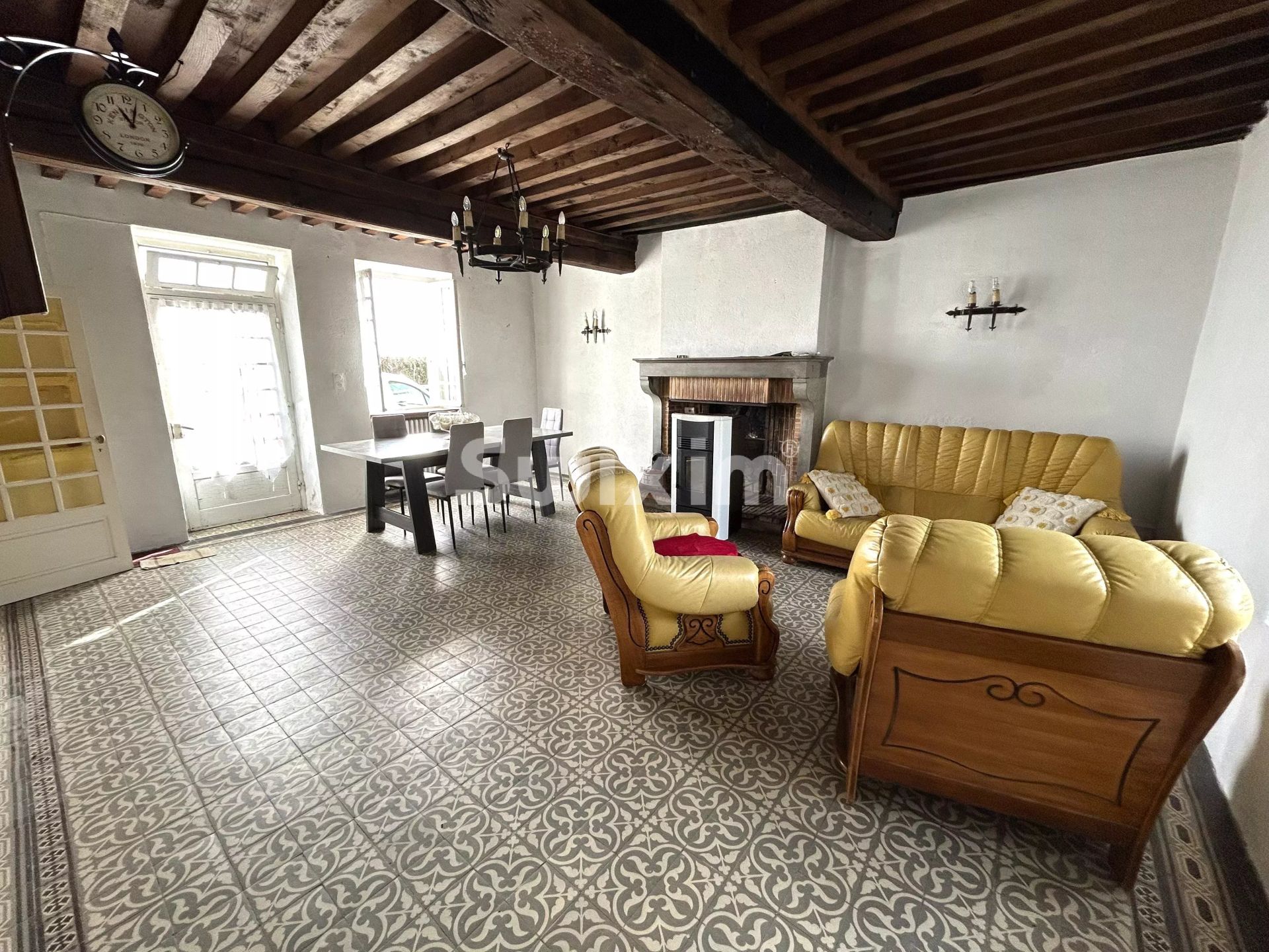 house 3 Rooms for sale on Quarré-les-Tombes (89630)