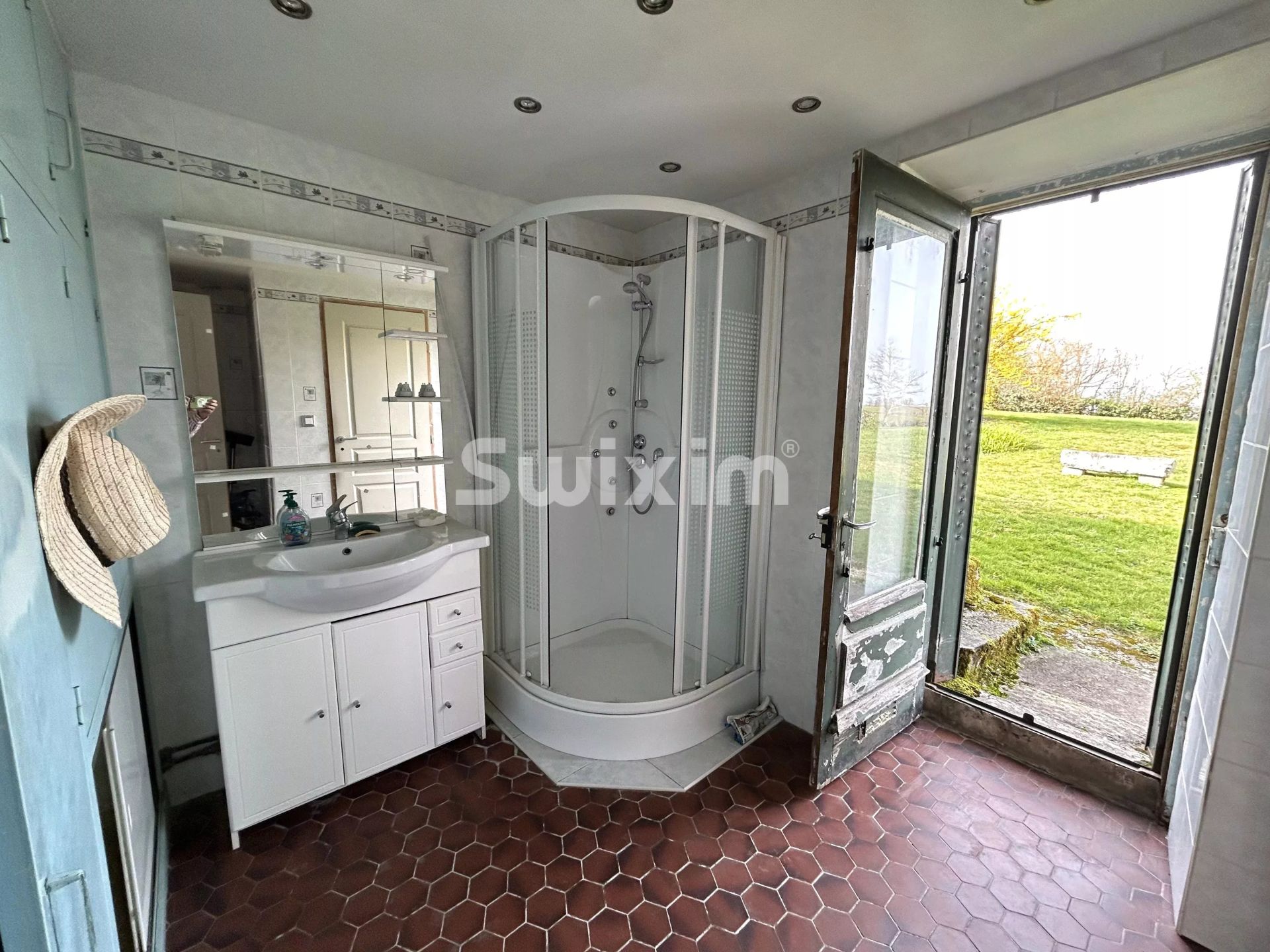 house 3 Rooms for sale on Quarré-les-Tombes (89630)