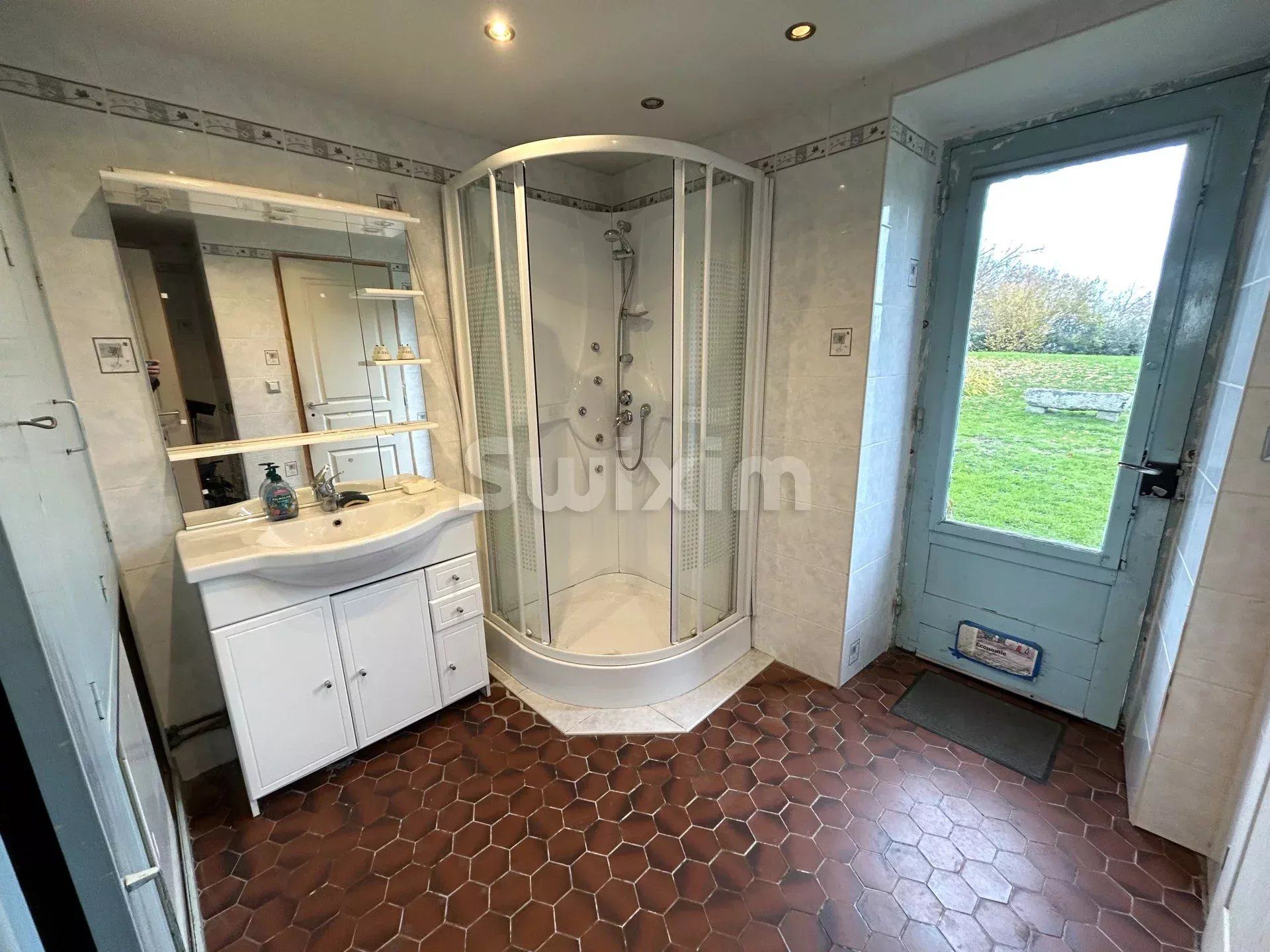 house 3 Rooms for sale on Quarré-les-Tombes (89630)