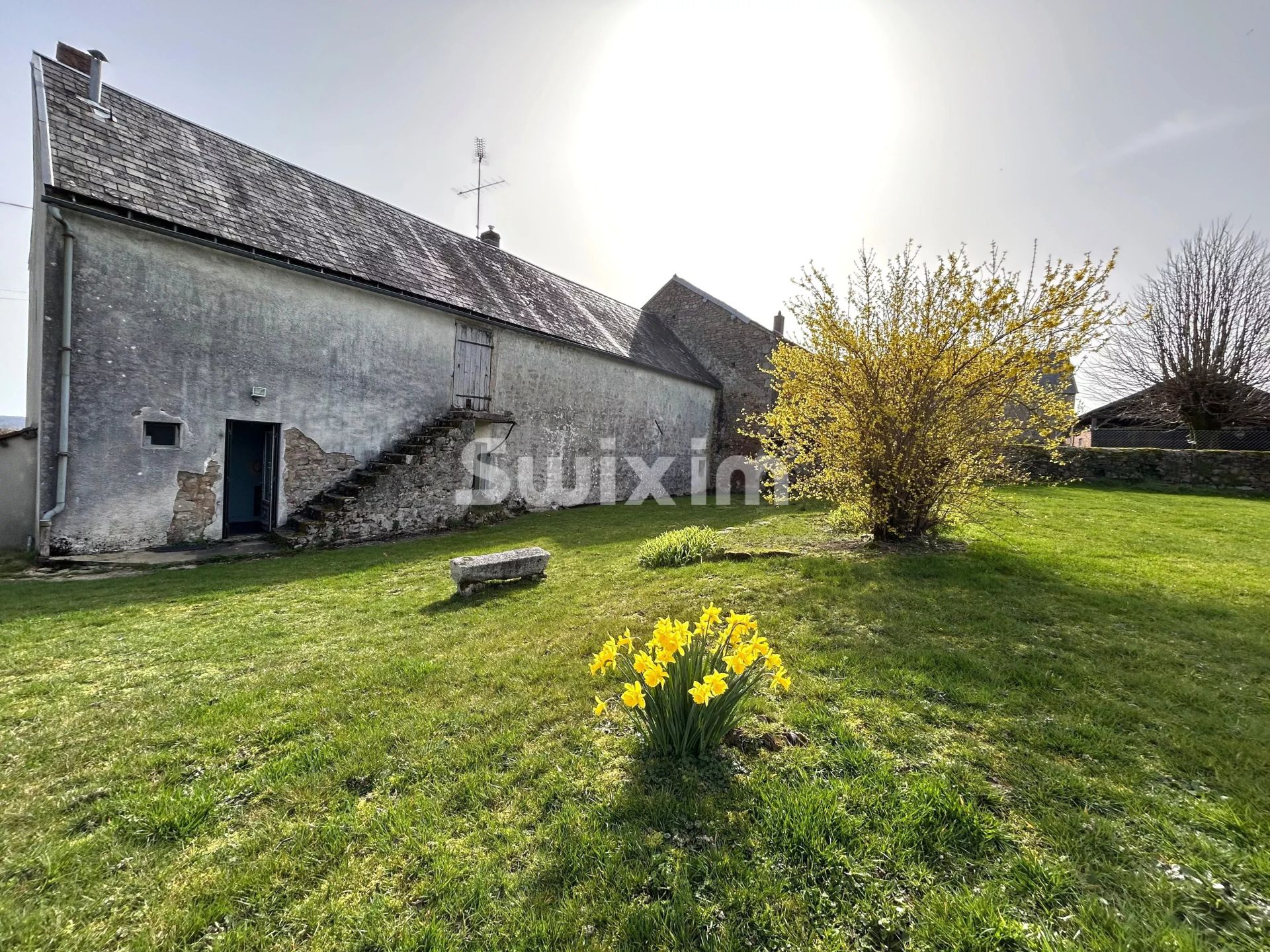 house 3 Rooms for sale on Quarré-les-Tombes (89630)