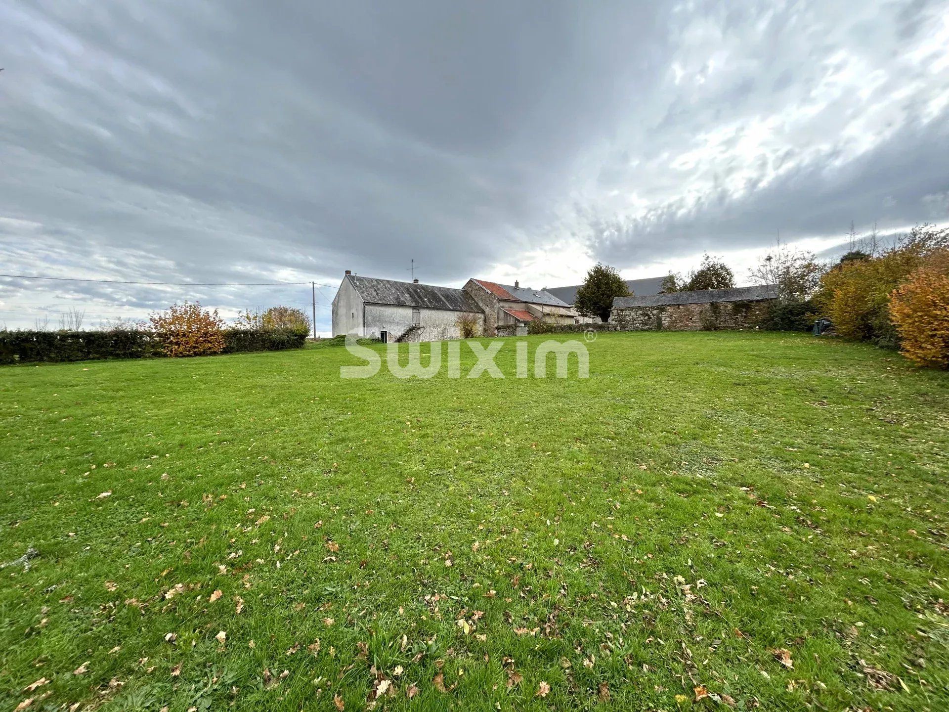 house 3 Rooms for sale on Quarré-les-Tombes (89630)