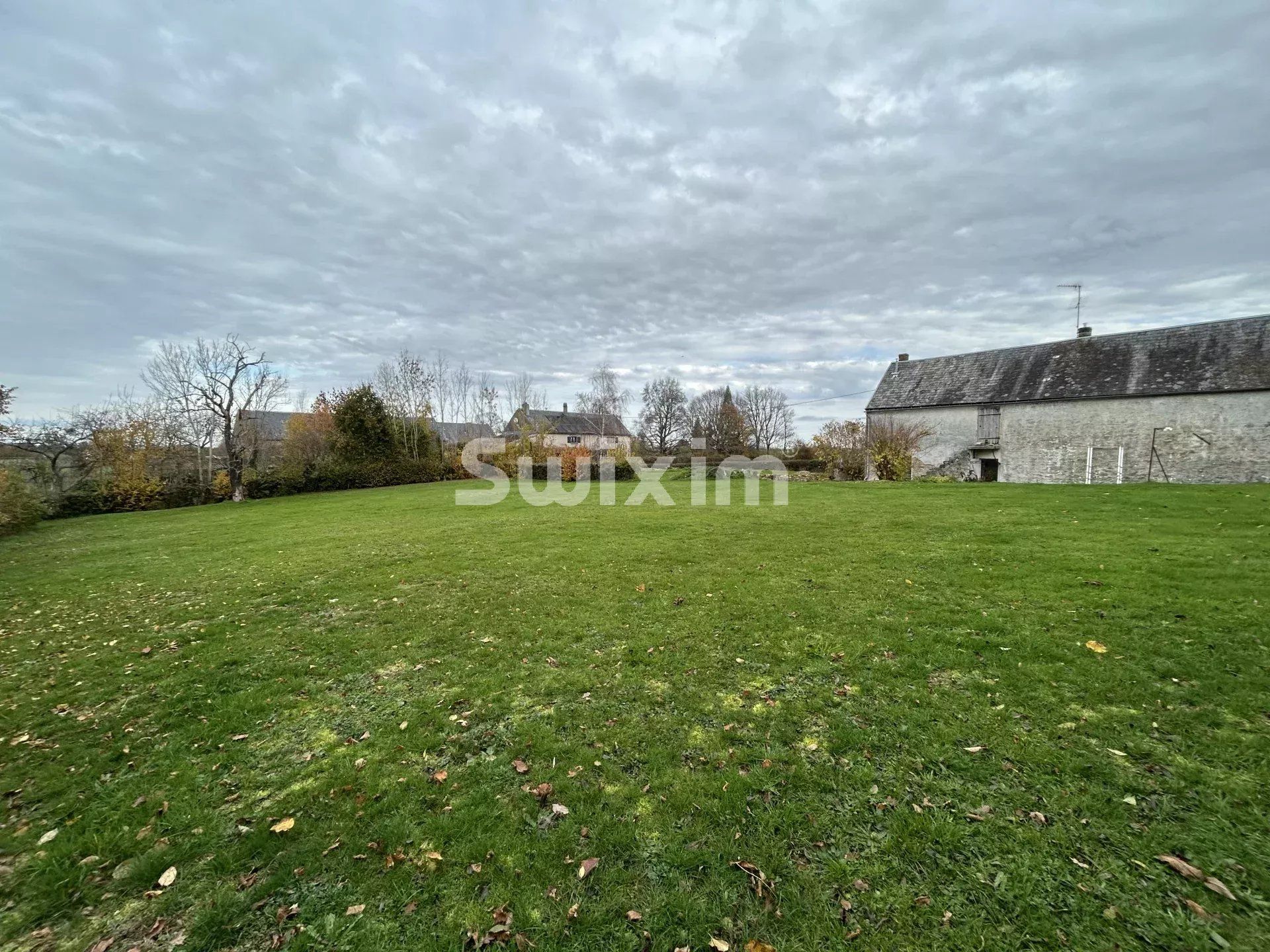 house 3 Rooms for sale on Quarré-les-Tombes (89630)