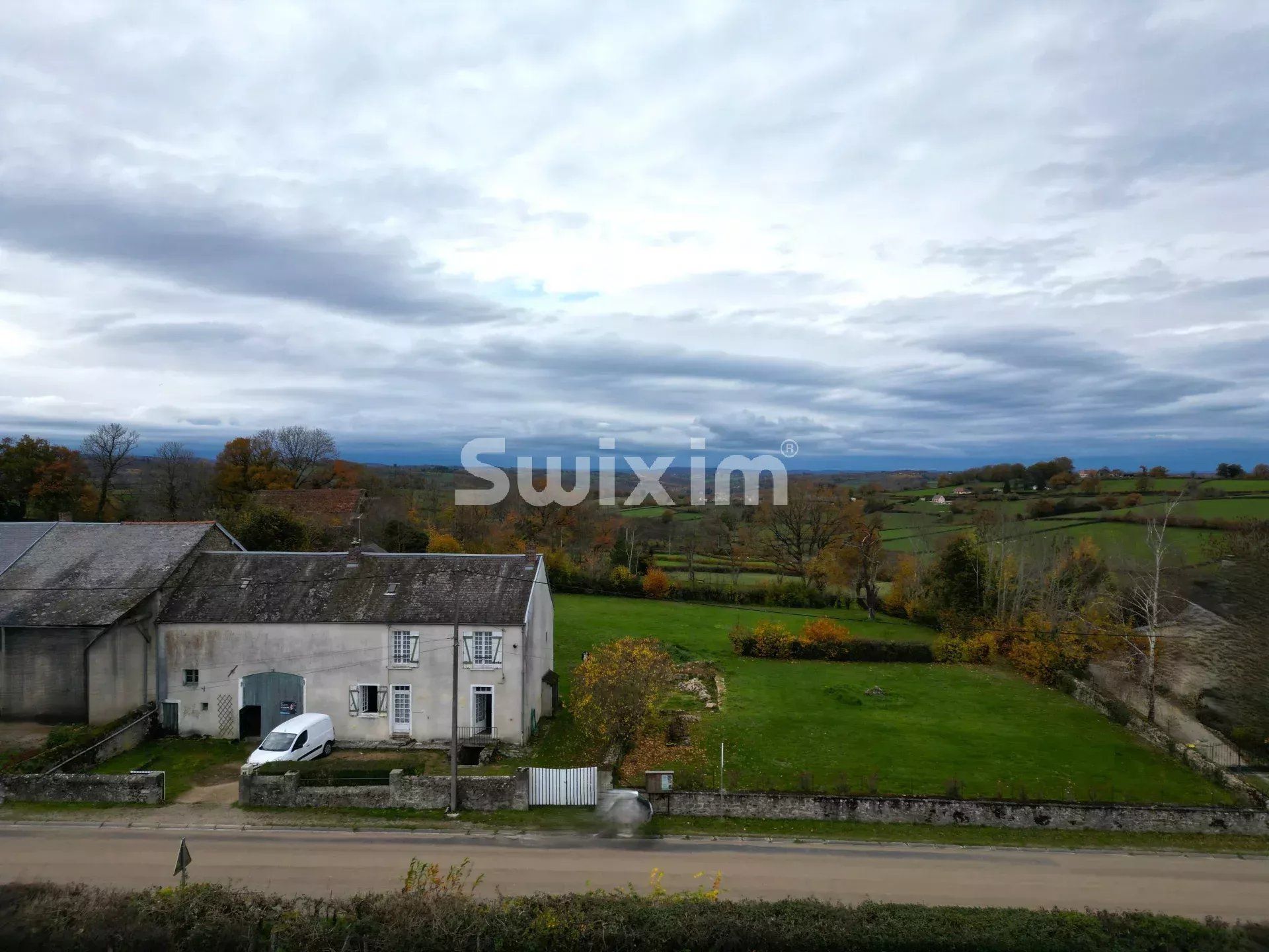 house 3 Rooms for sale on Quarré-les-Tombes (89630)