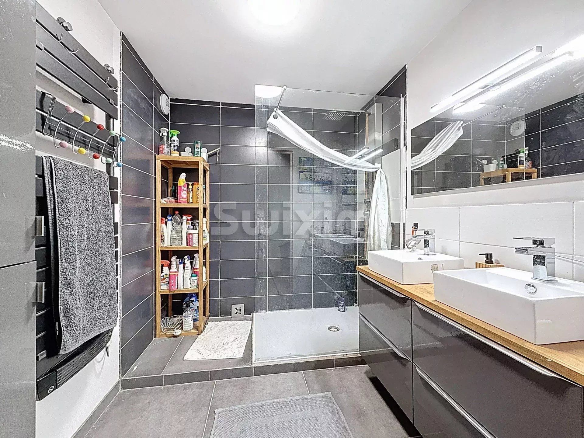 apartment 4 Rooms for sale on Passy (74190)