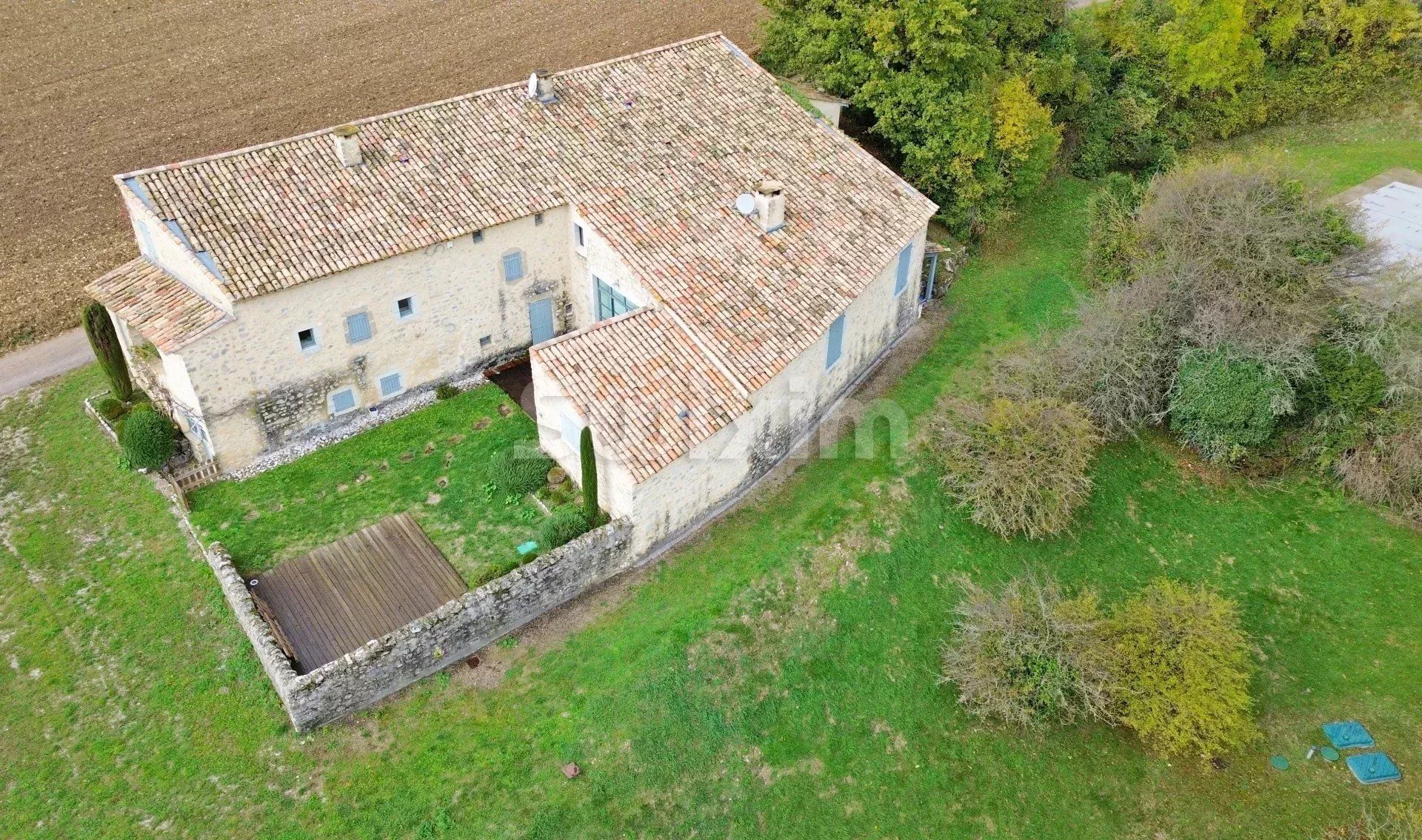 propriété 8 Pièces en vente sur Die (26150)