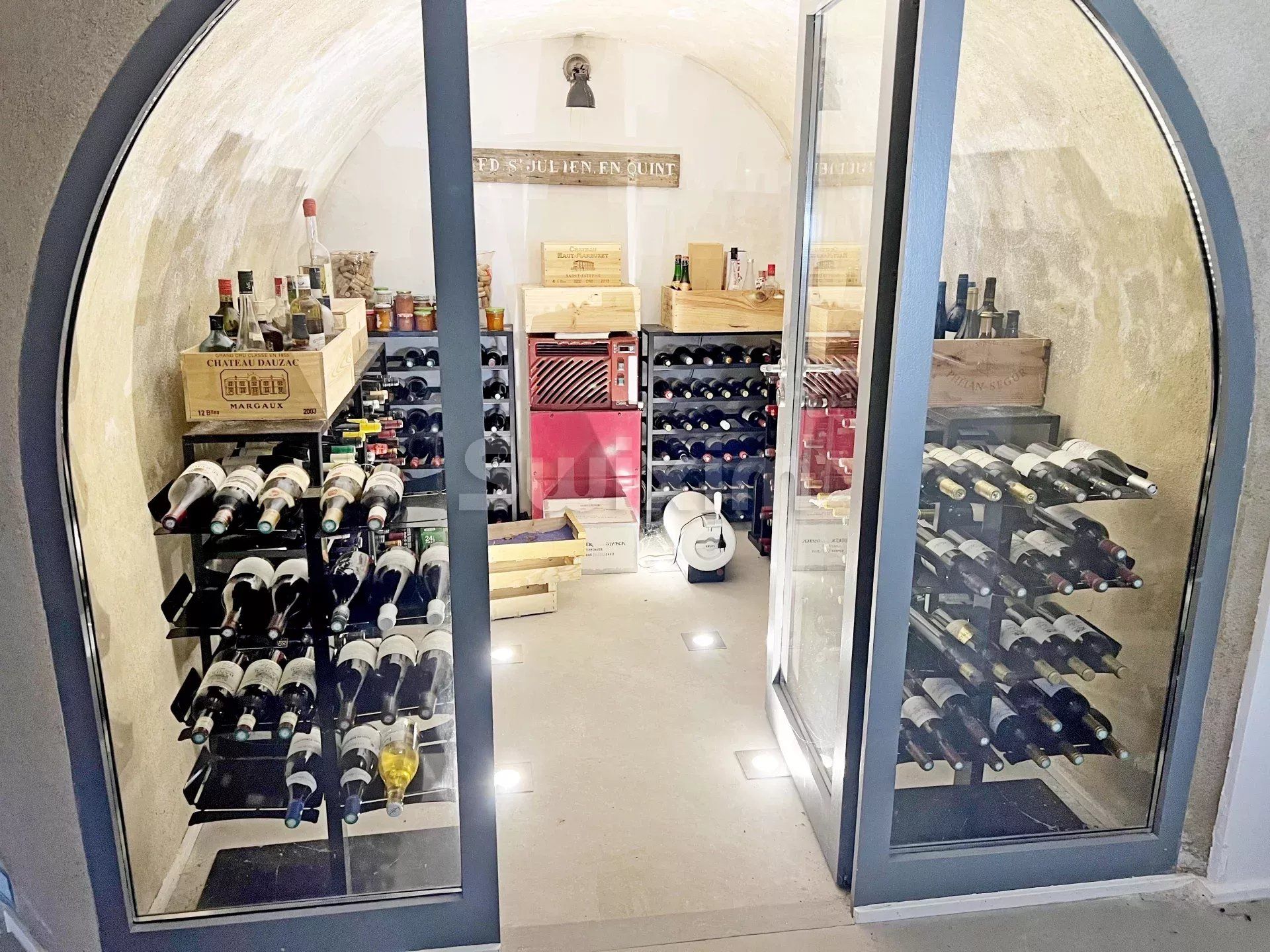 propriété 8 Pièces en vente sur Die (26150)