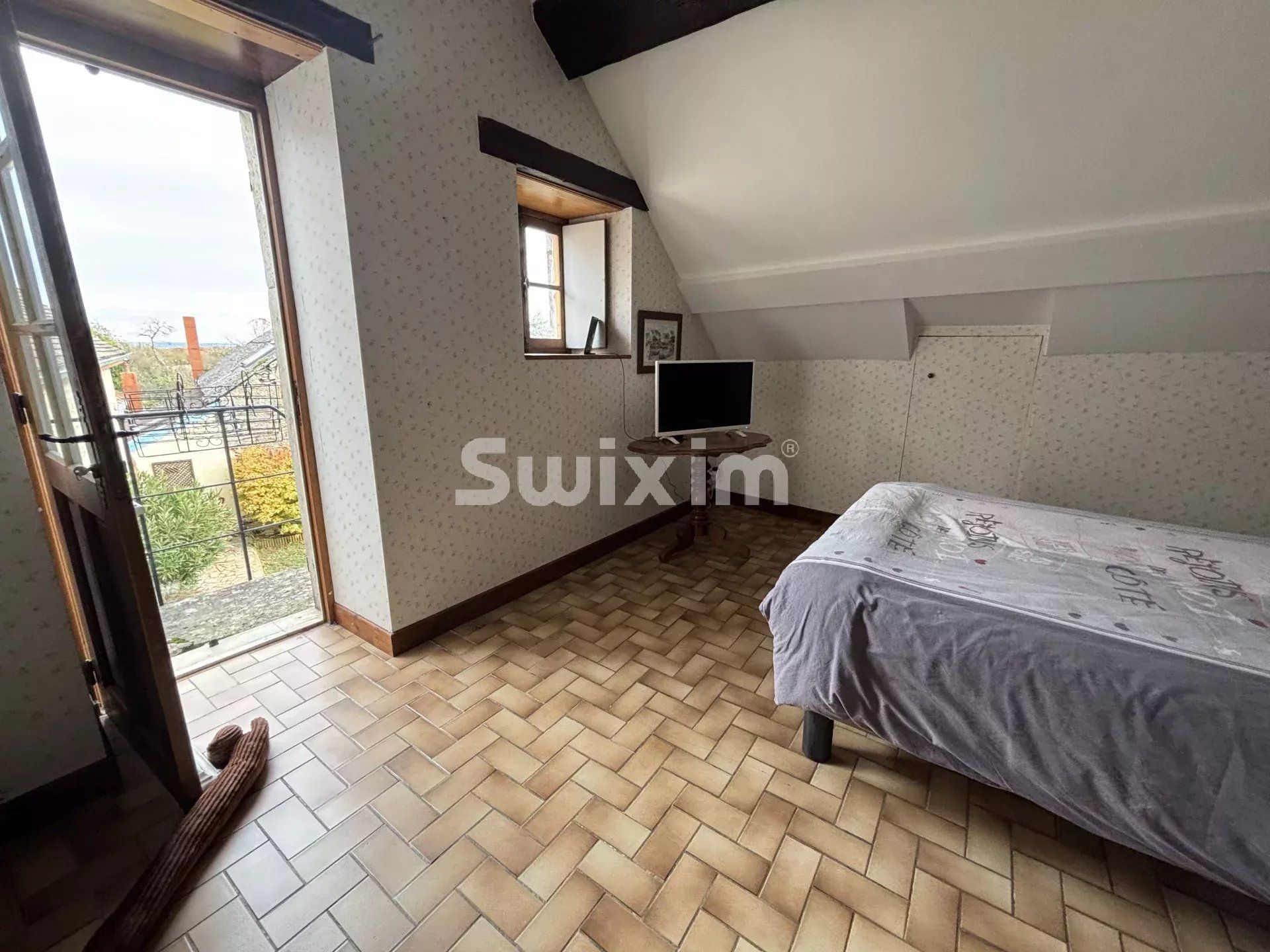 house 8 Rooms for sale on Montbard (21500)