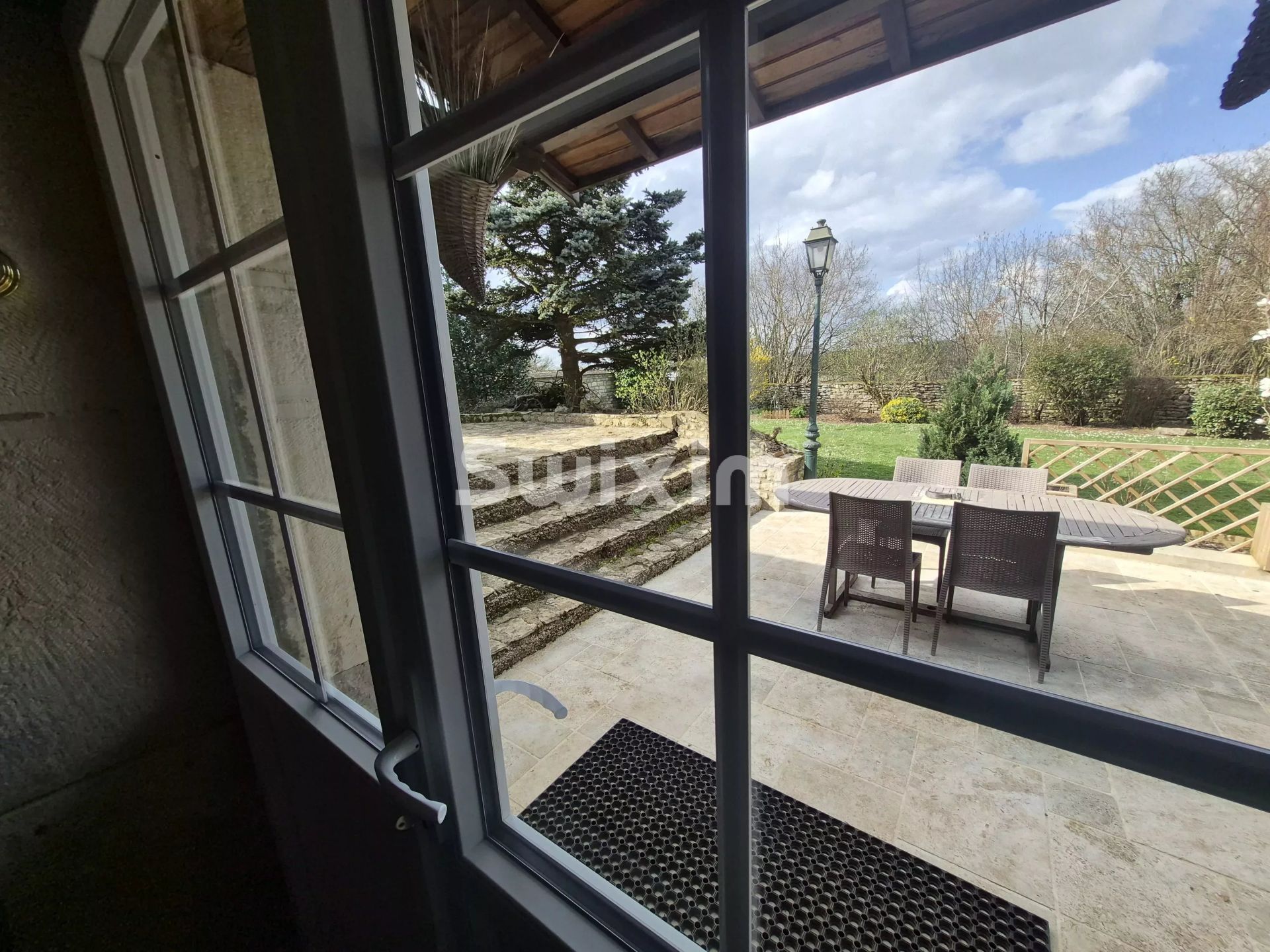 house 8 Rooms for sale on Montbard (21500)