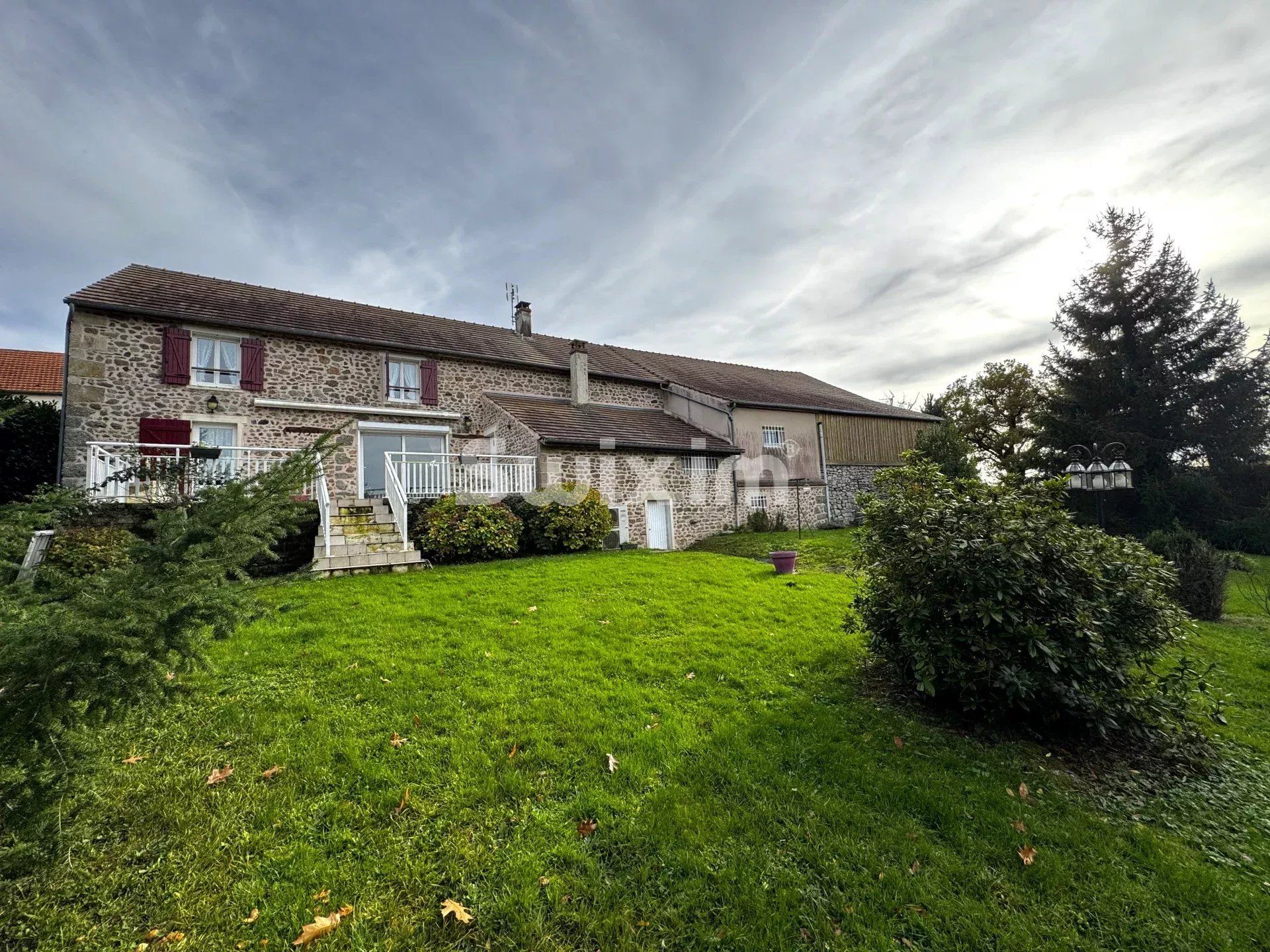 casa 8 Camere in vendita su Avallon (89200)