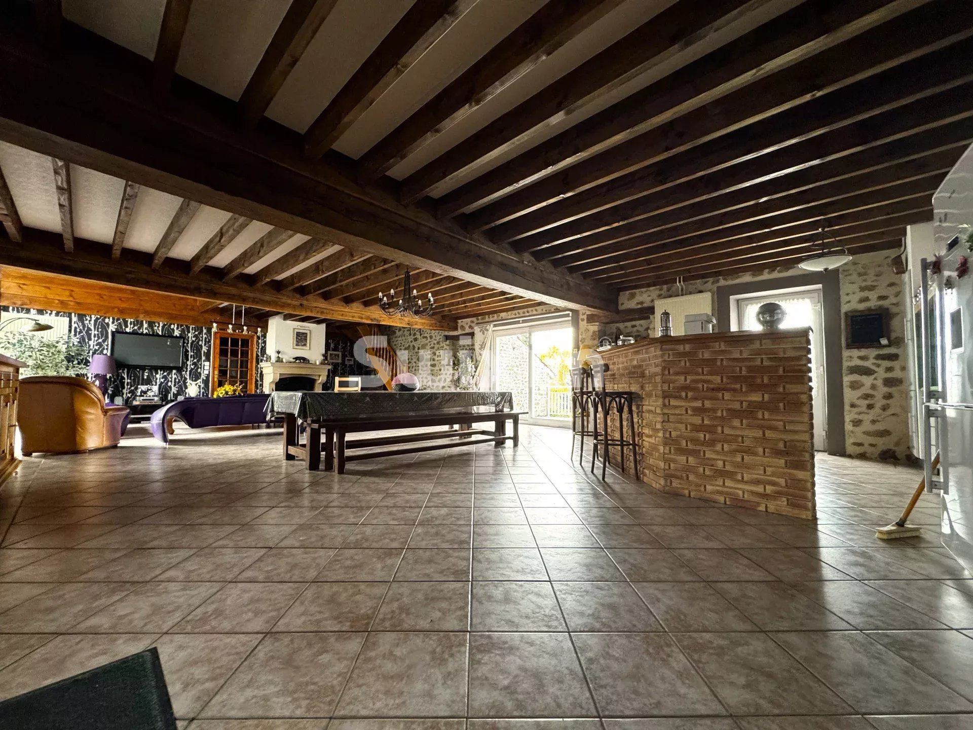 casa 8 Camere in vendita su Avallon (89200)