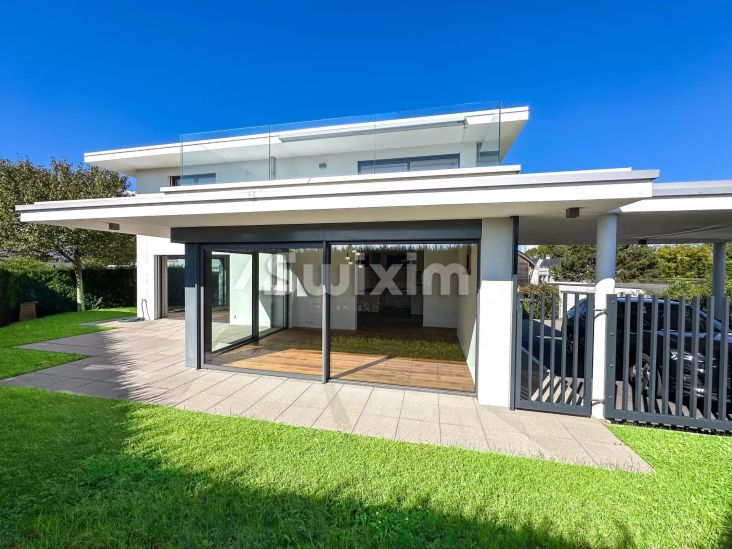 Vente Maison Anières 6 Pièces 180 m²