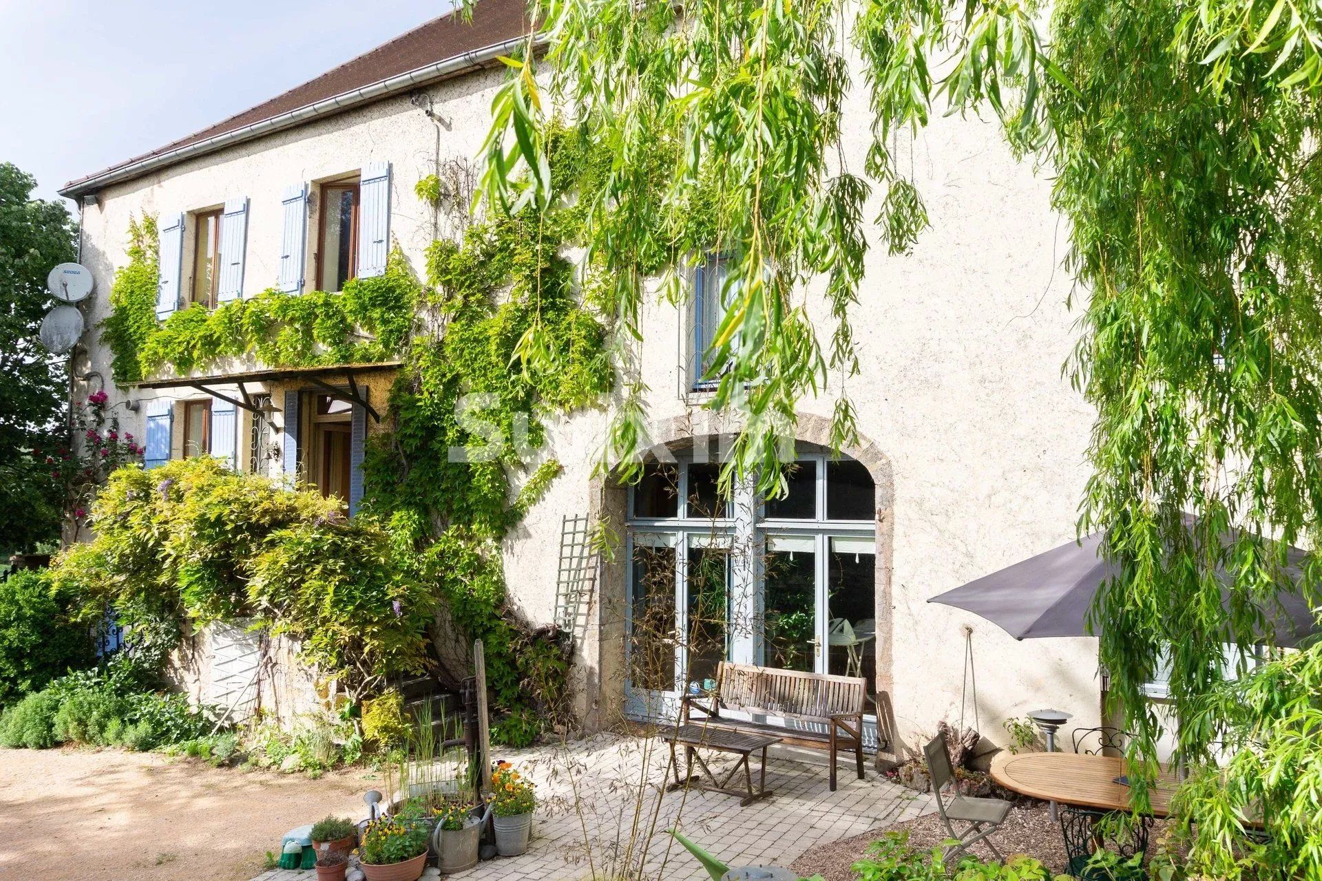 house 12 Rooms for sale on Saint-Léger-sur-Dheune (71510)