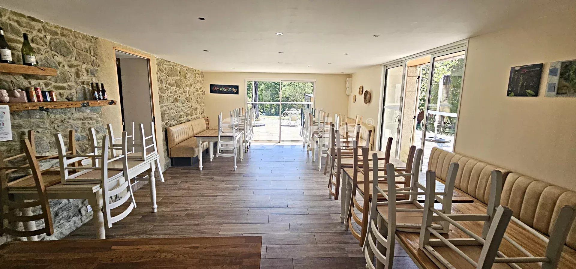 locale commerciale 26 Camere in vendita su Dieulefit (26220)