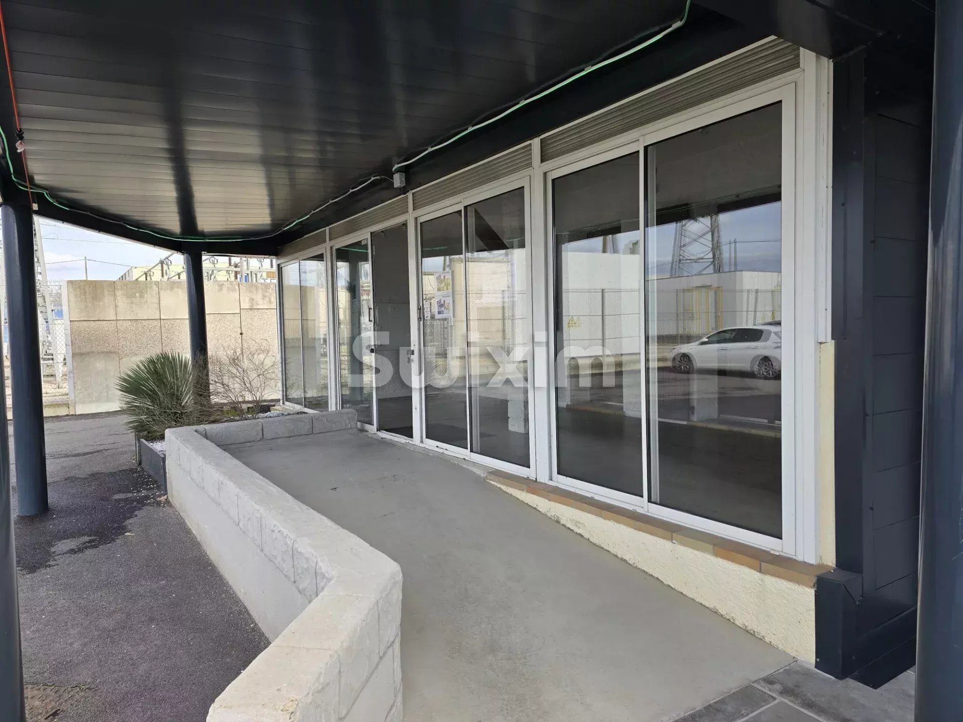 locale commerciale 5 Camere in affitto su Orange (84100)