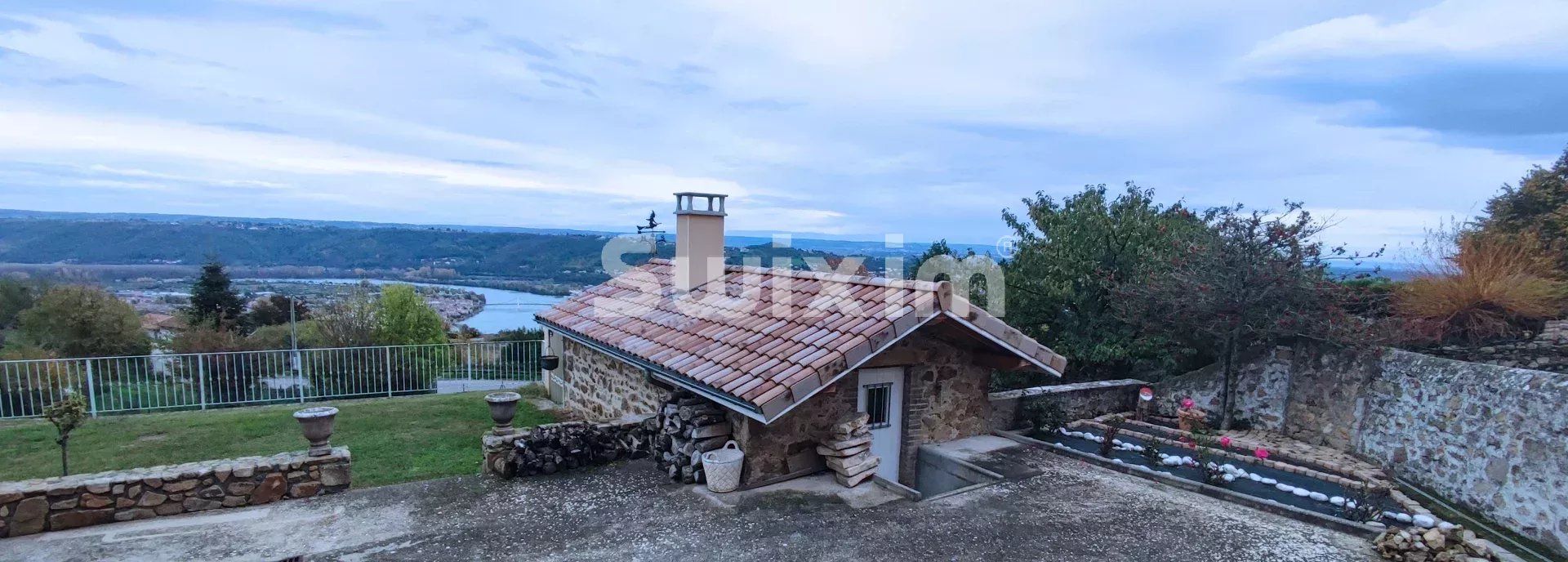 property 5 Rooms for sale on Condrieu (69420)