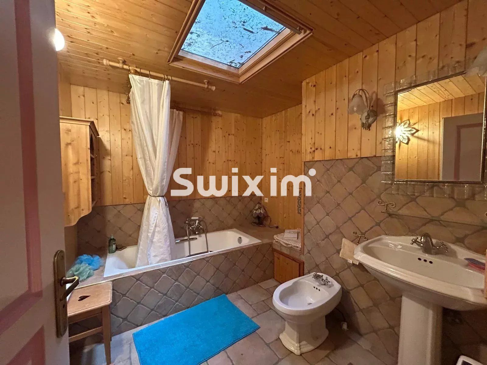 casa 12 Camere in vendita su Arinthod (39240)