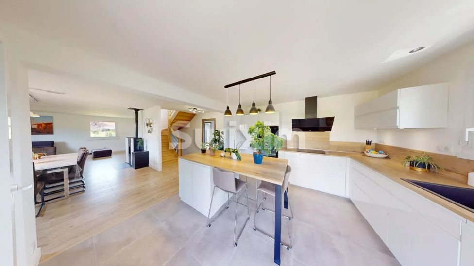 Vente Maison Cuvat 6 Pièces 200.96 m²