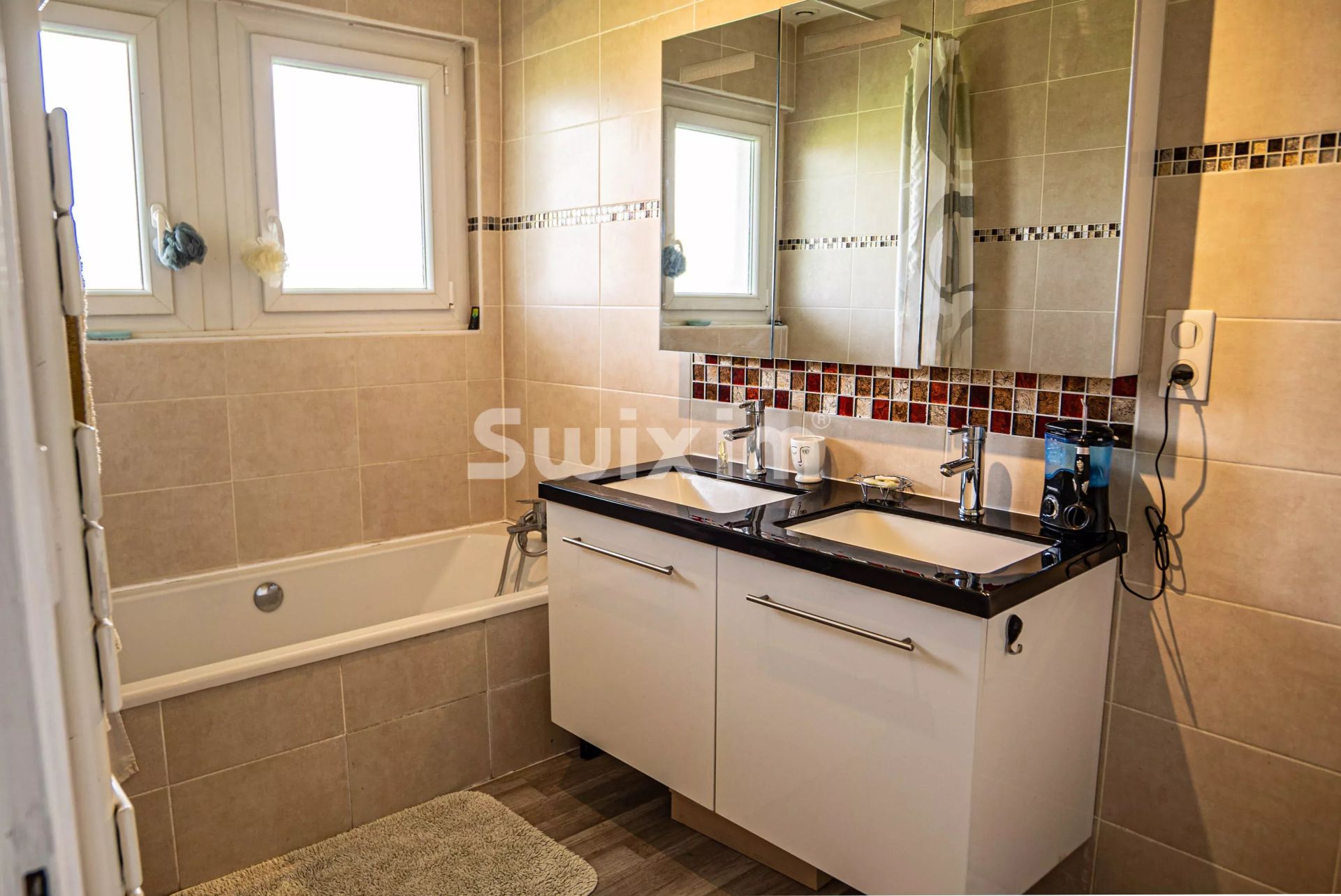 house 4 Rooms for sale on Veigy-Foncenex (74140)