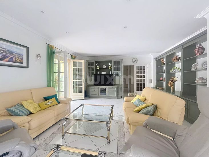 Vente Maison Saint-Julien 10 Pièces 236 m²