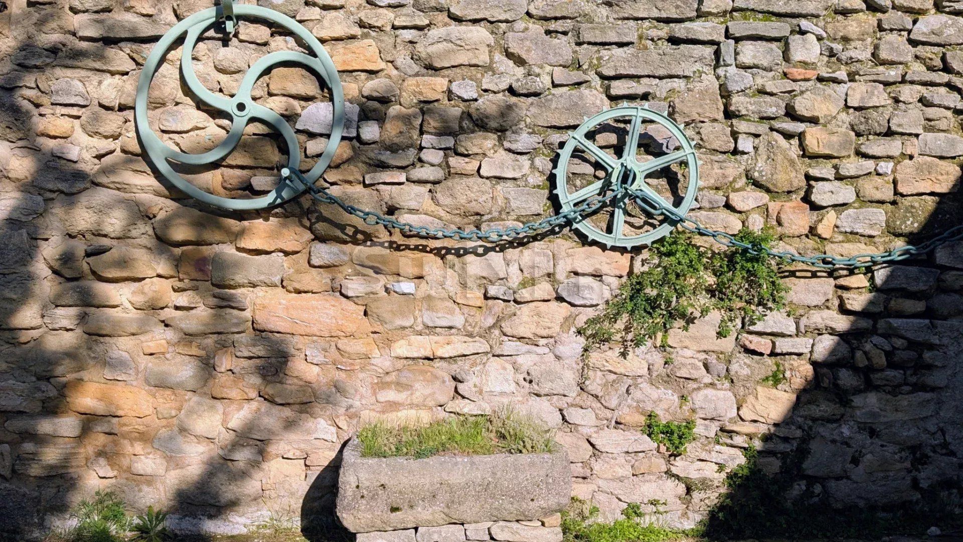 house 5 Rooms for sale on Montaren-et-Saint-Médiers (30700)