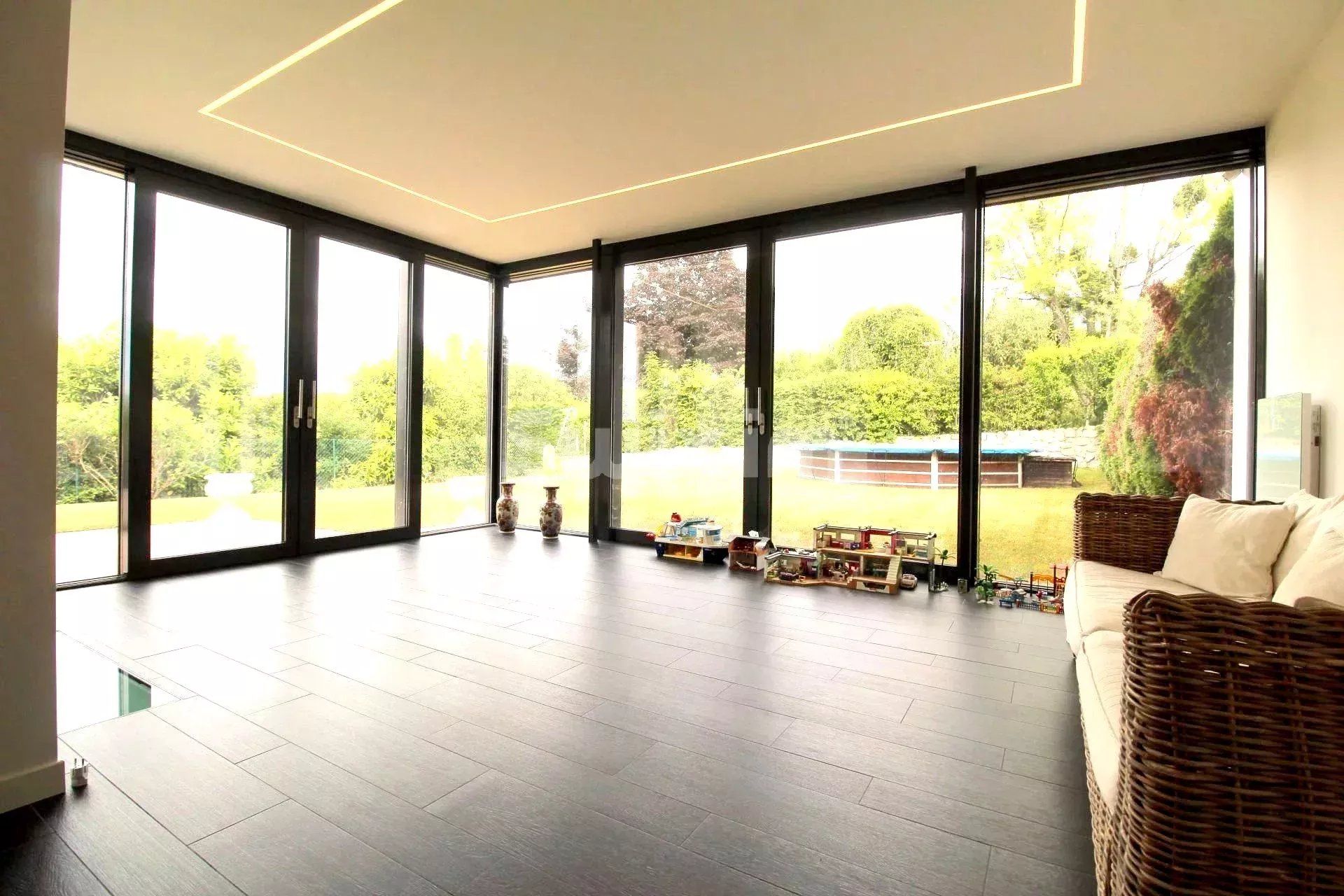 house 7 Rooms for sale on Archamps (74160)