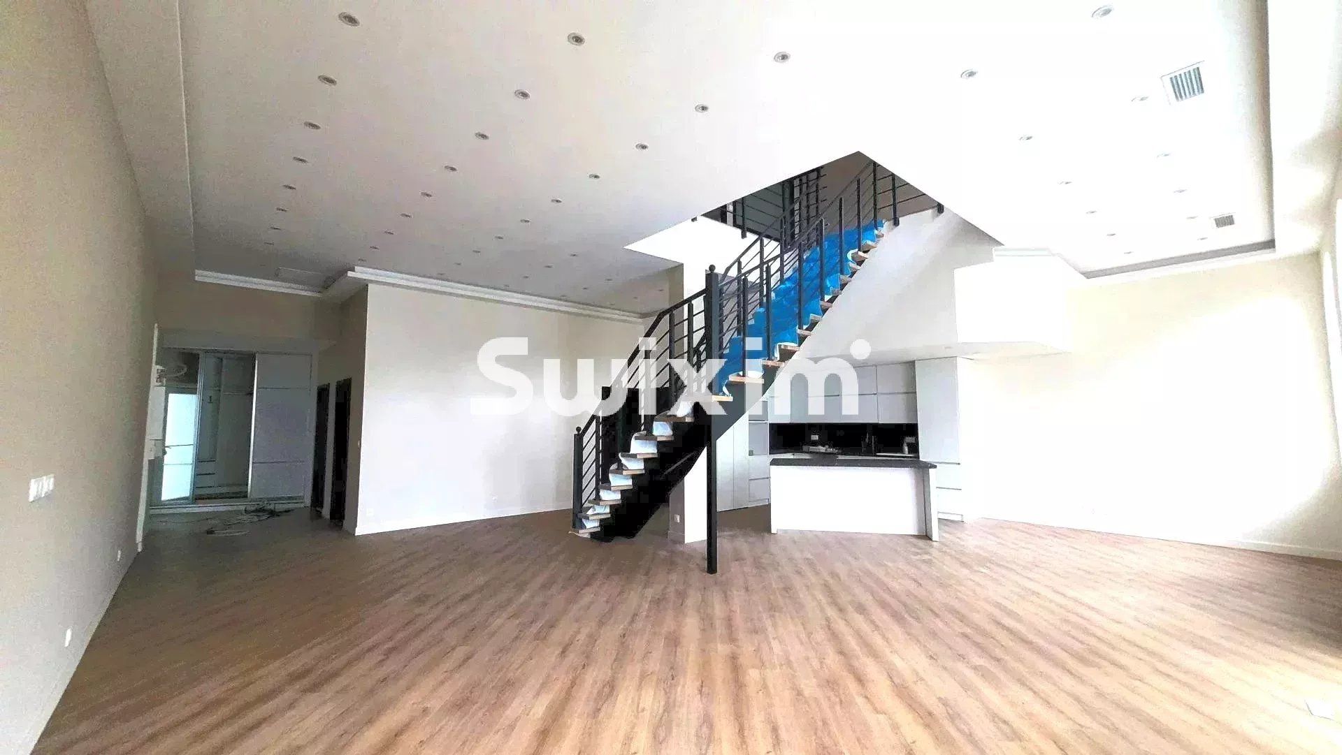 appartamento 6 Camere in vendita su Lons-le-Saunier (39000)