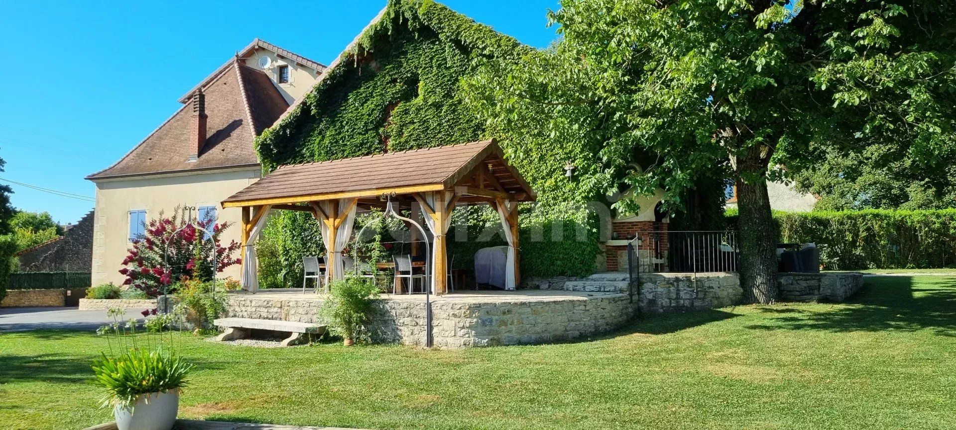 maison 10 Pièces en vente sur Lons-le-Saunier (39000)