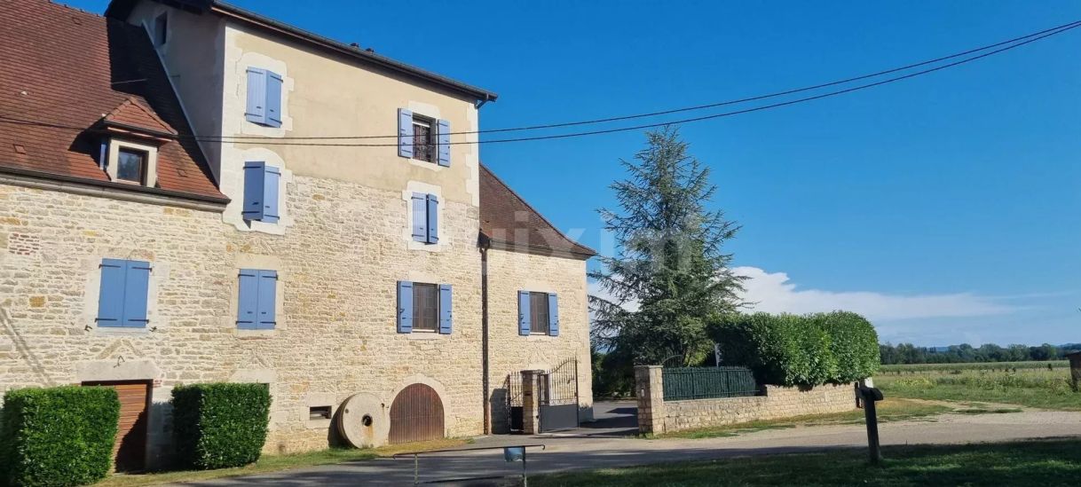 Vente Maison Lons-le-Saunier 10 Pièces 280 m²