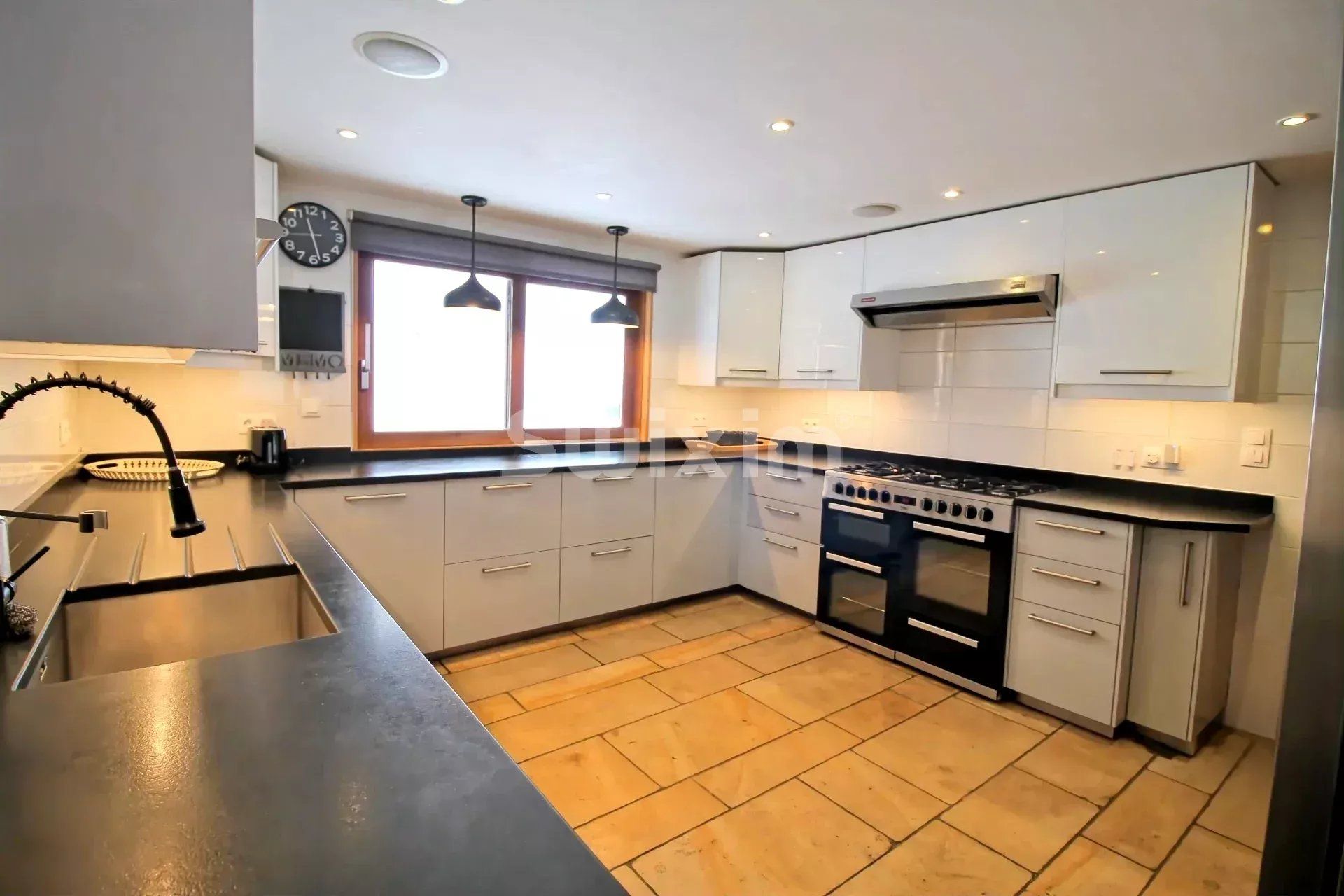house 10 Rooms for sale on La Chapelle-d'Abondance (74360)