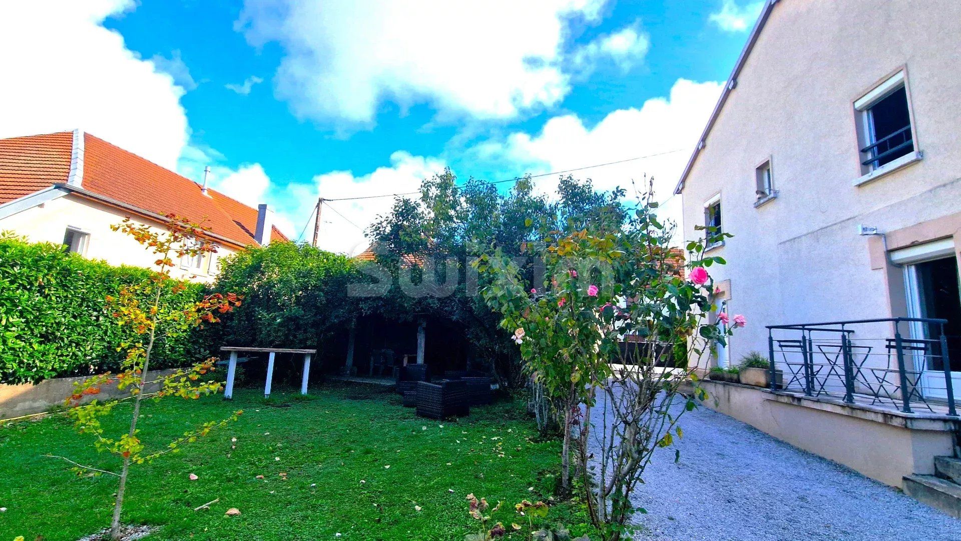 immeuble 11 Pièces en vente sur Torpes (25320)