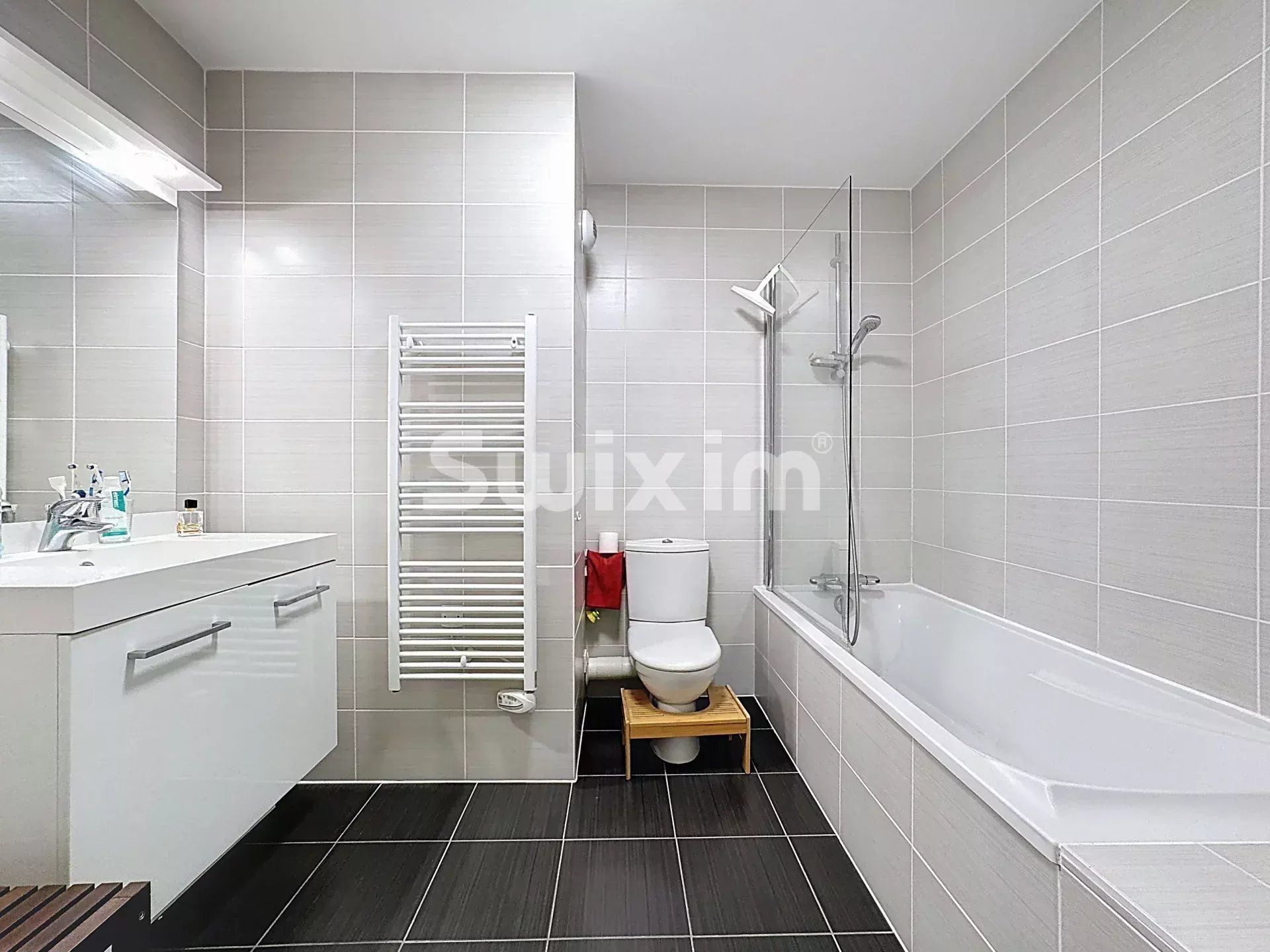 apartment 4 Rooms for sale on Prévessin-Moëns (01280)