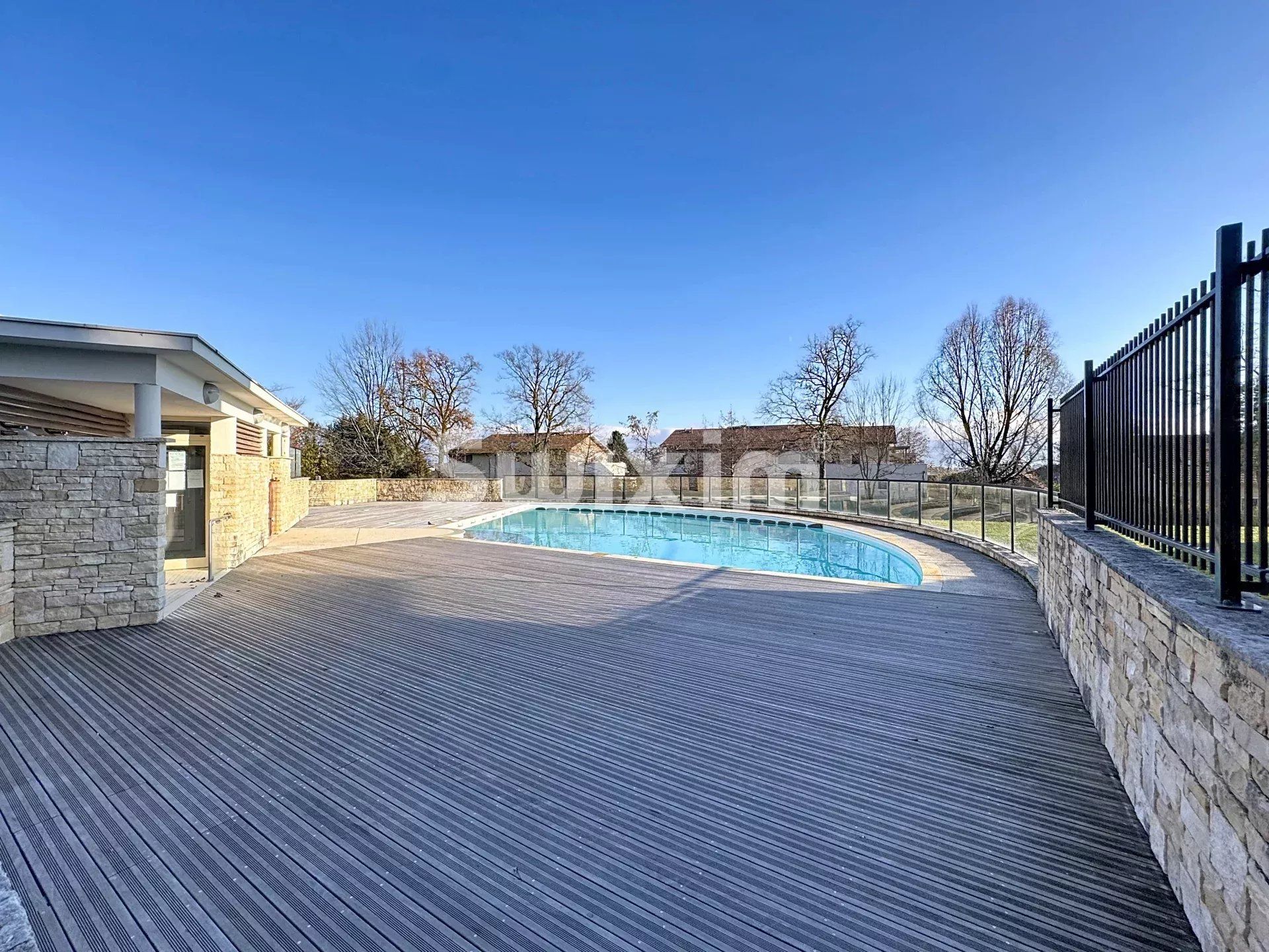 apartment 4 Rooms for sale on Prévessin-Moëns (01280)