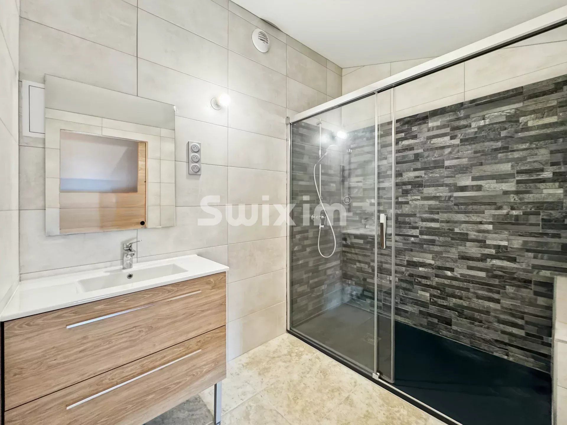 house 4 Rooms for sale on Sauzet (26740)