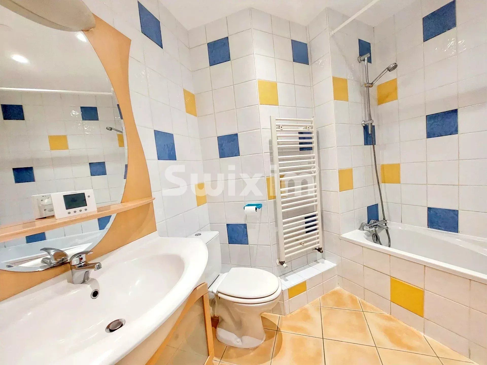 house 5 Rooms for sale on Gex (01170)