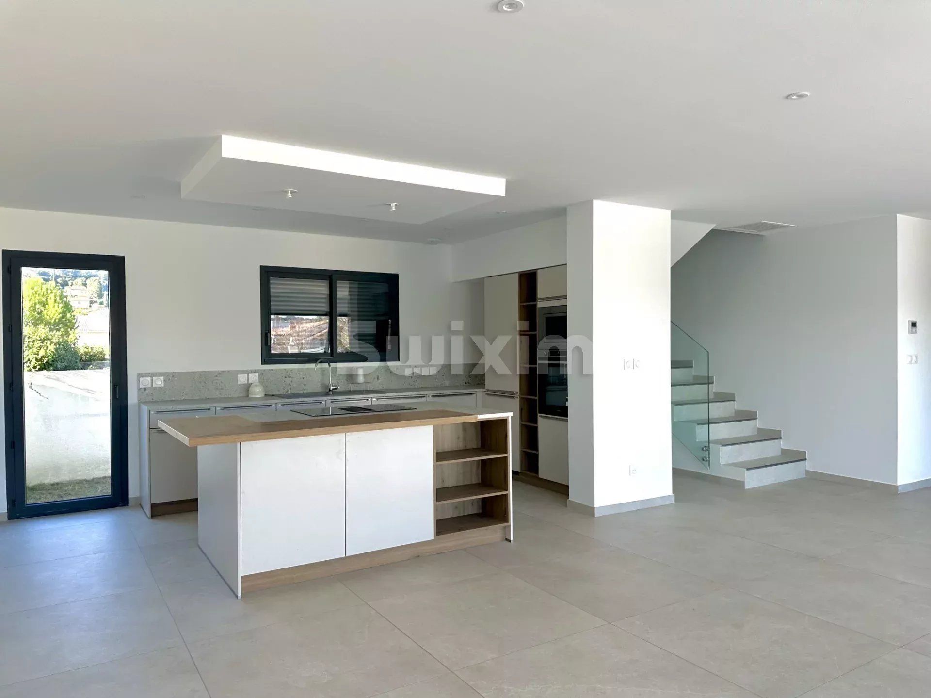 villa 6 Rooms for sale on Alès (30100)