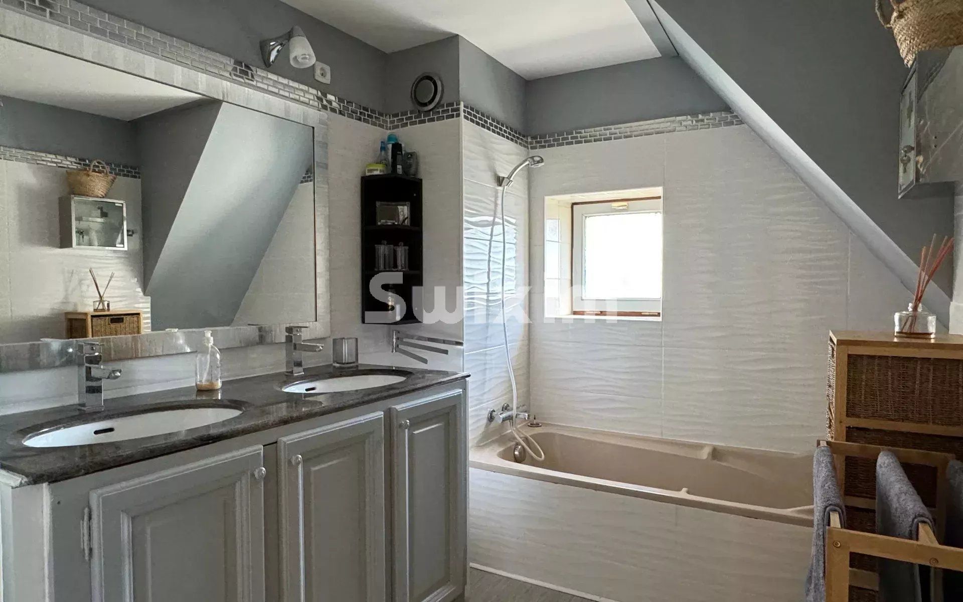 bastide 8 Rooms for sale on Saint-Paul-Trois-Châteaux (26130)