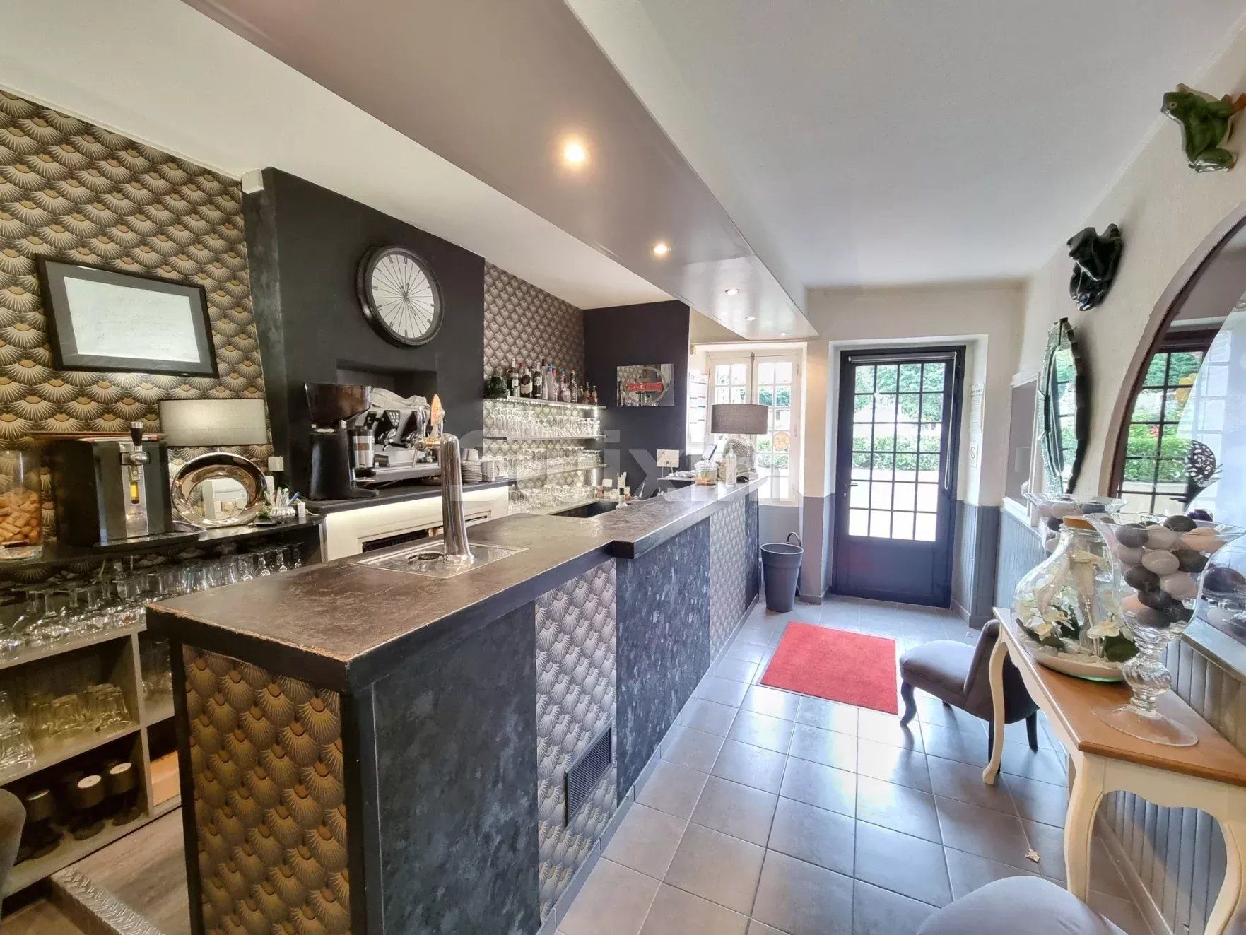 comercial local 7 Quartos para venda sobre Clamecy (58500)