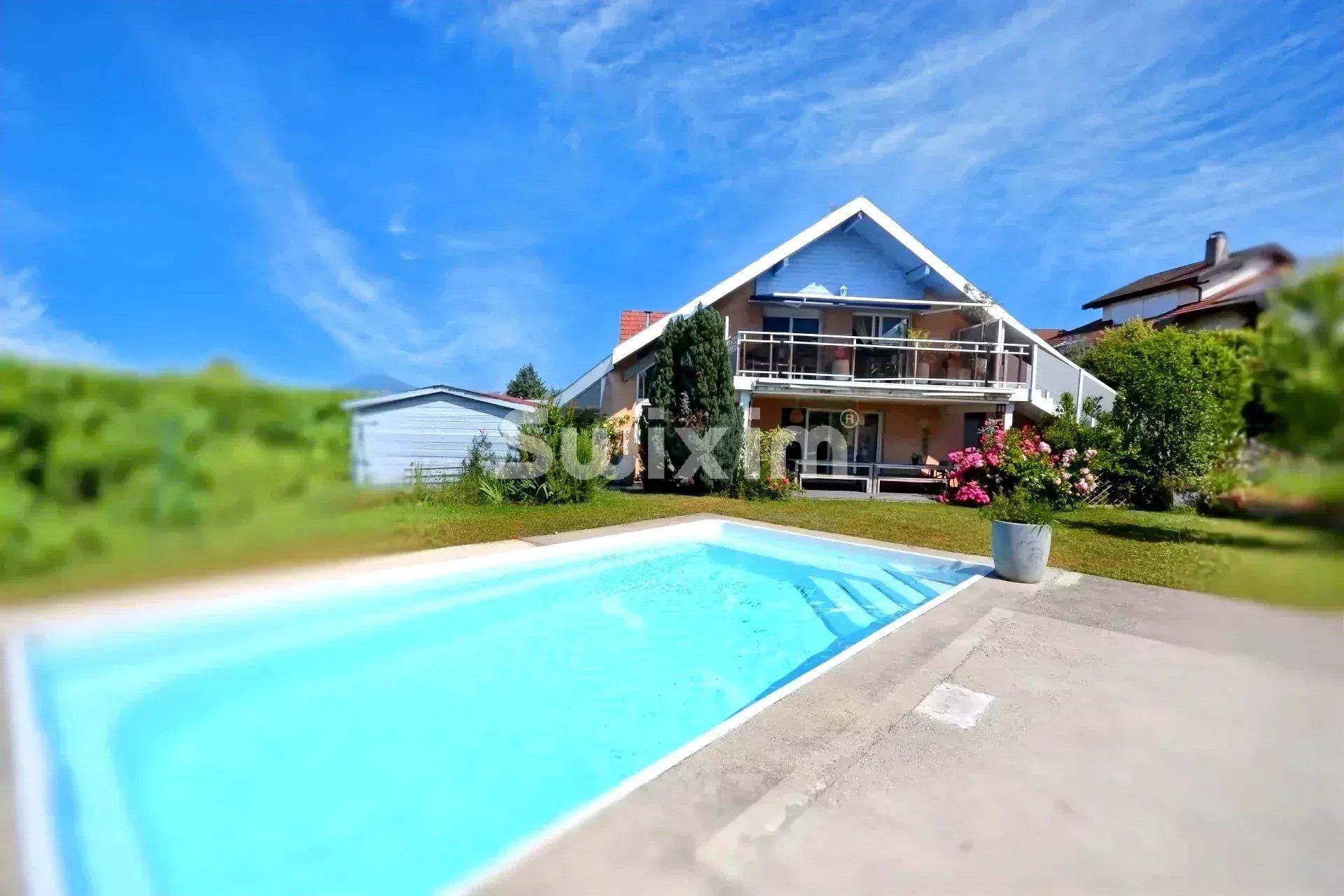 house 10 Rooms for sale on Annecy-le-Vieux (74940)