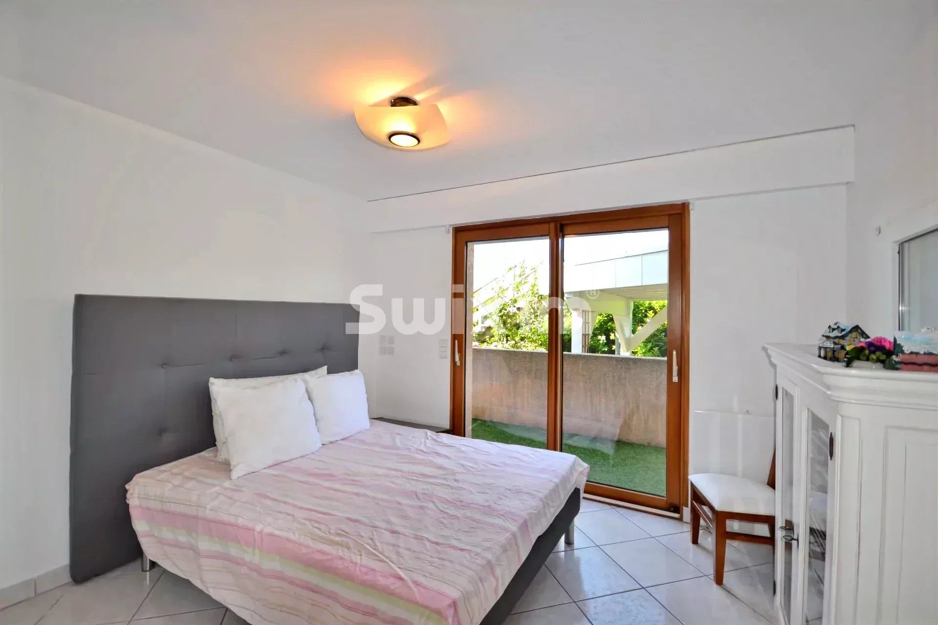 house 10 Rooms for sale on Annecy-le-Vieux (74940)