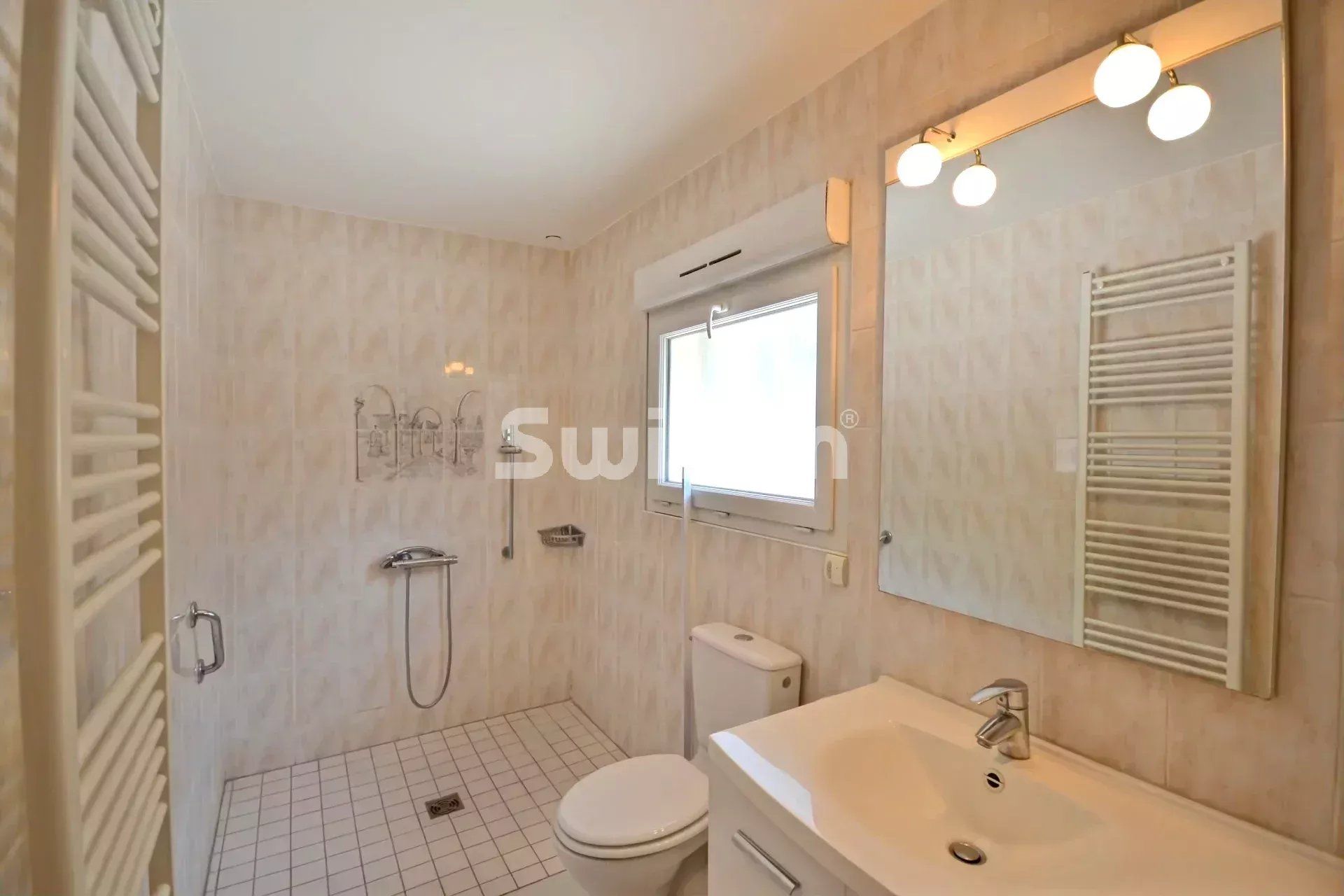 house 10 Rooms for sale on Annecy-le-Vieux (74940)